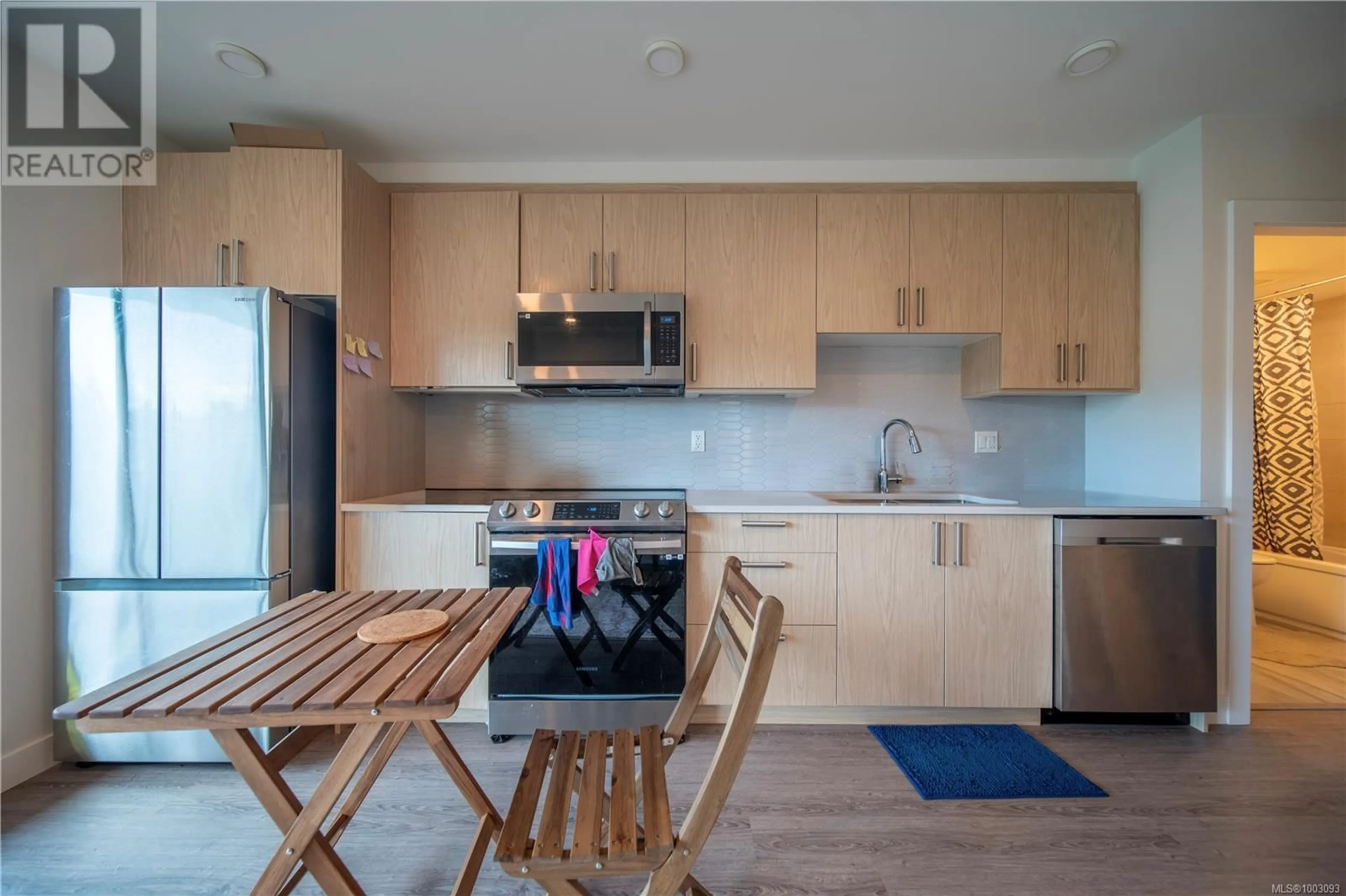 Standard kitchen, unknown for 404 - 135 HALIBURTON STREET, Nanaimo British Columbia V9R4V9