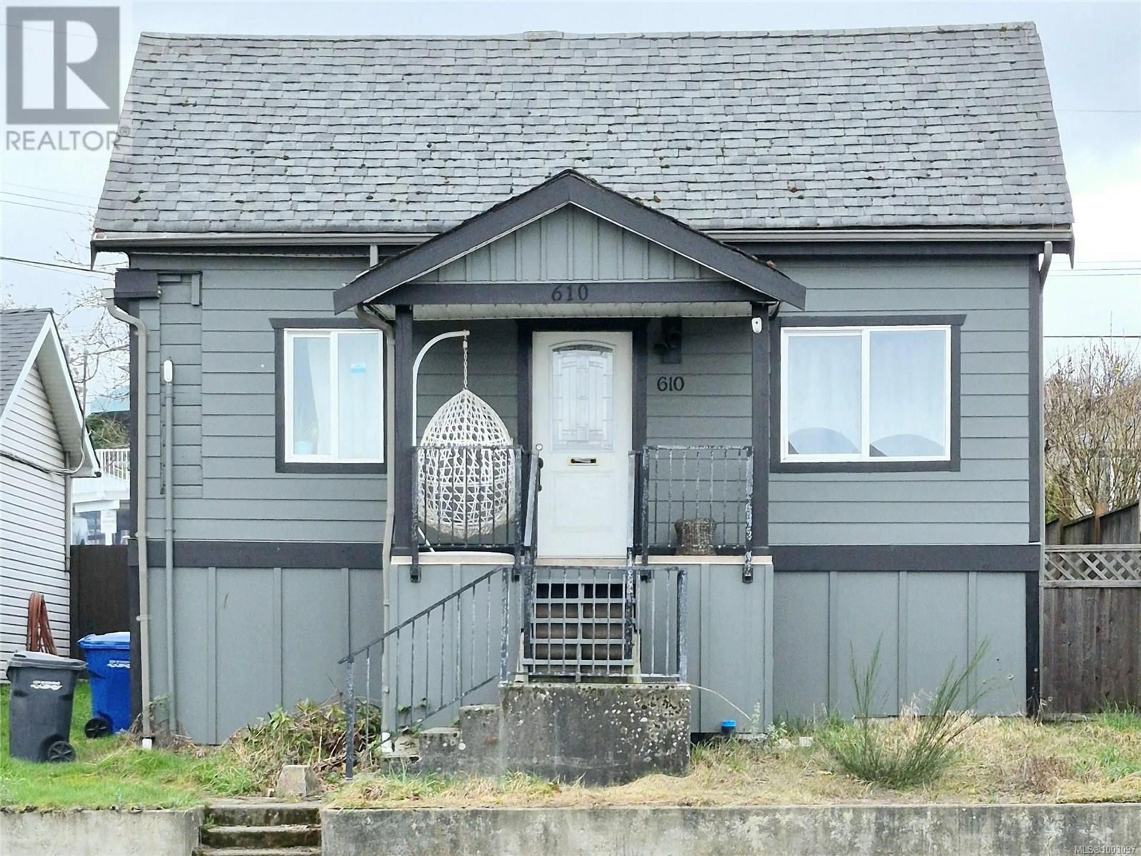 Home with vinyl exterior material, street for 610 NICOL STREET, Nanaimo British Columbia V9R4T9