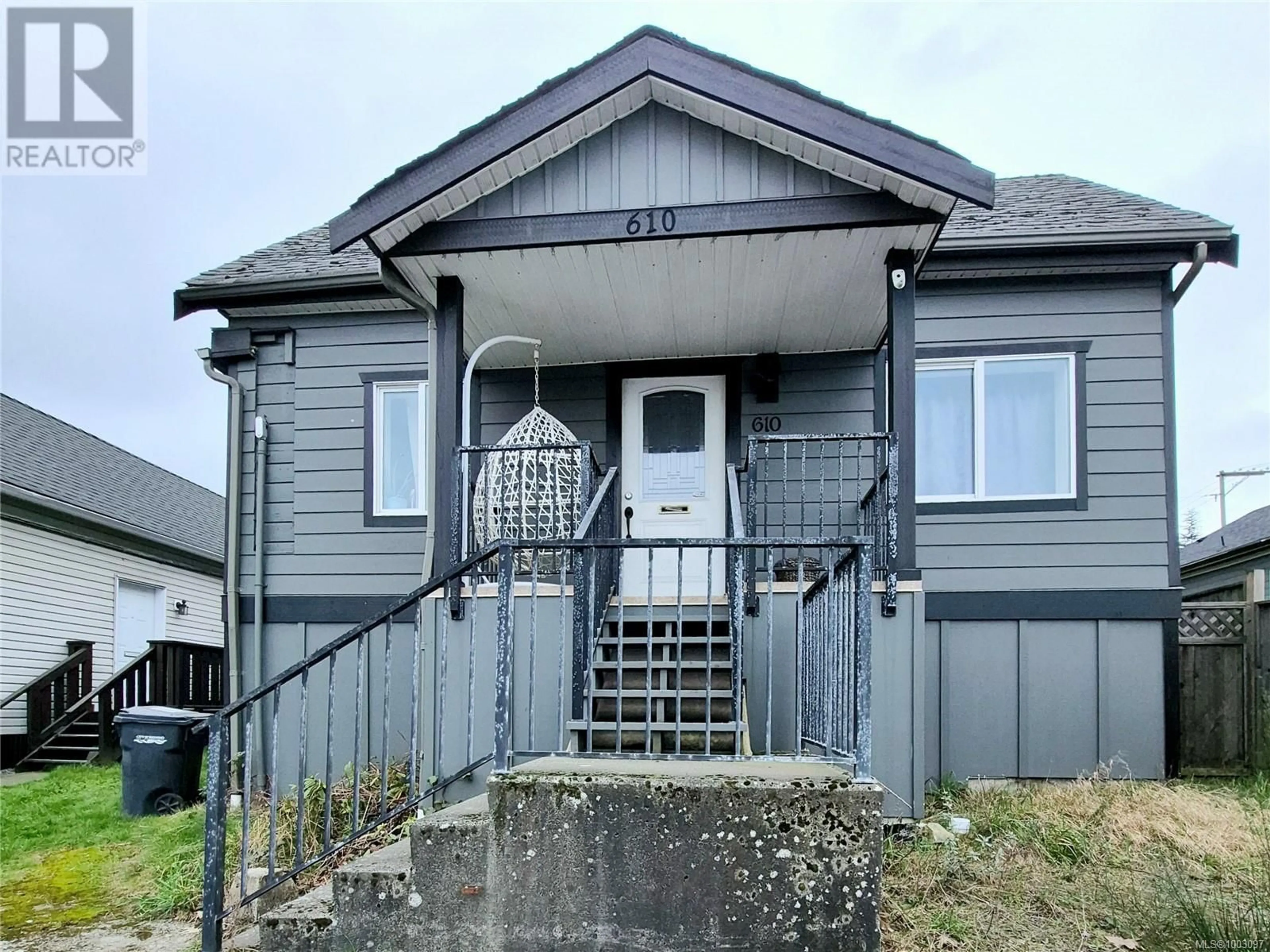 Home with vinyl exterior material, building for 610 NICOL STREET, Nanaimo British Columbia V9R4T9