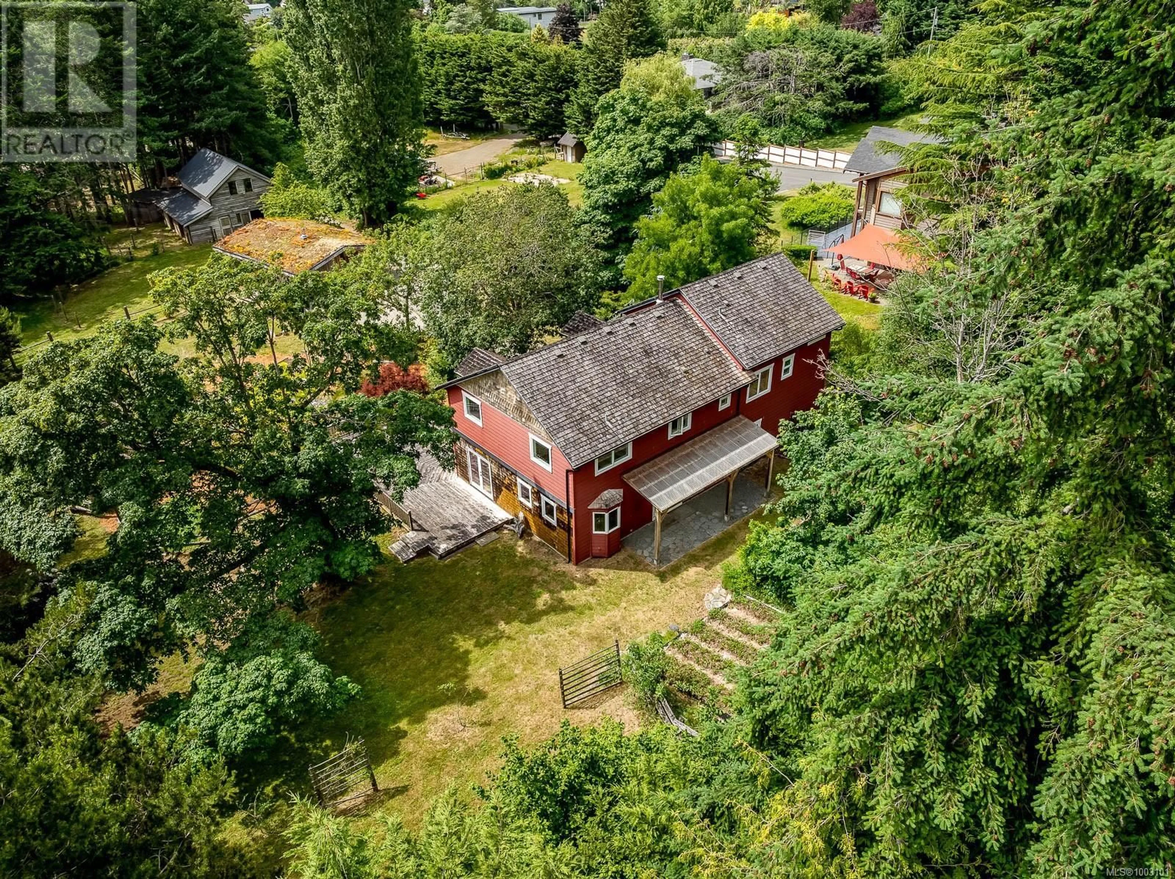 A pic from outside/outdoor area/front of a property/back of a property/a pic from drone, unknown for 332 KING ROAD, Comox British Columbia V9M3L8