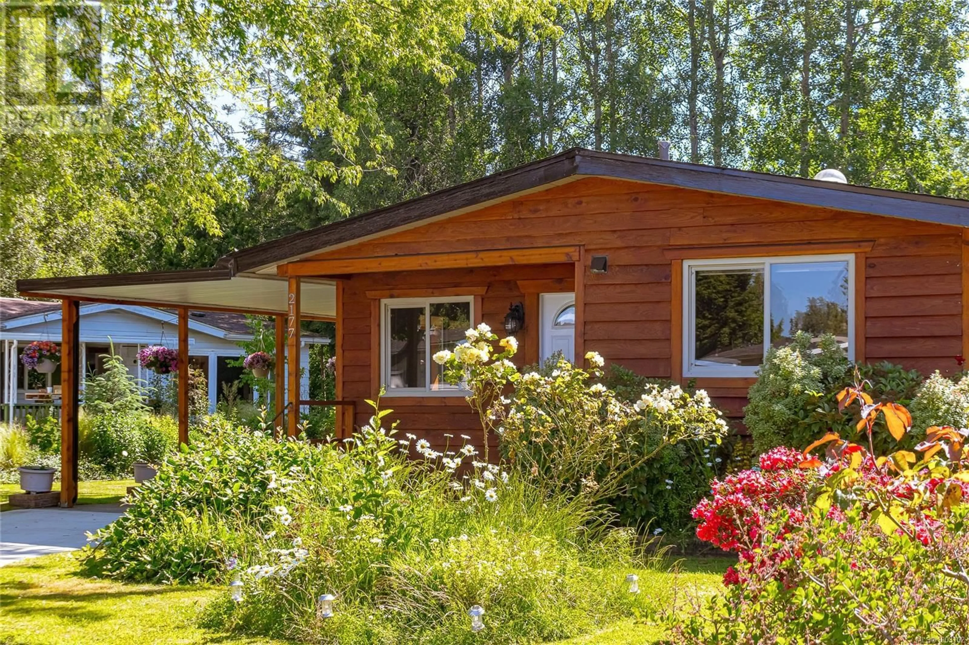 Patio, unknown for 2177 SUMMERGATE BOULEVARD, Sidney British Columbia V8L4K9