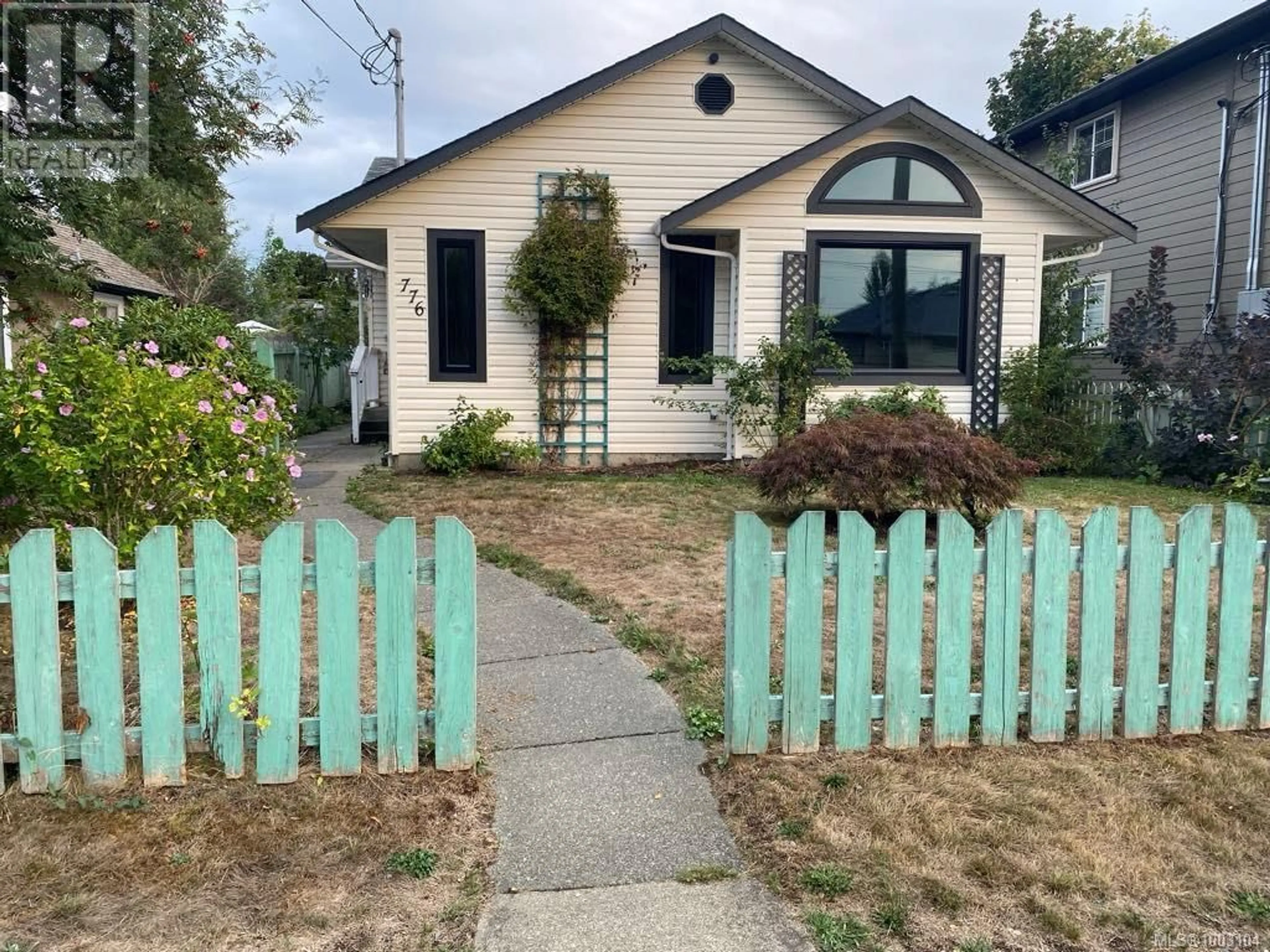 Home with vinyl exterior material, street for 776 7TH STREET, Courtenay British Columbia V9N1N1