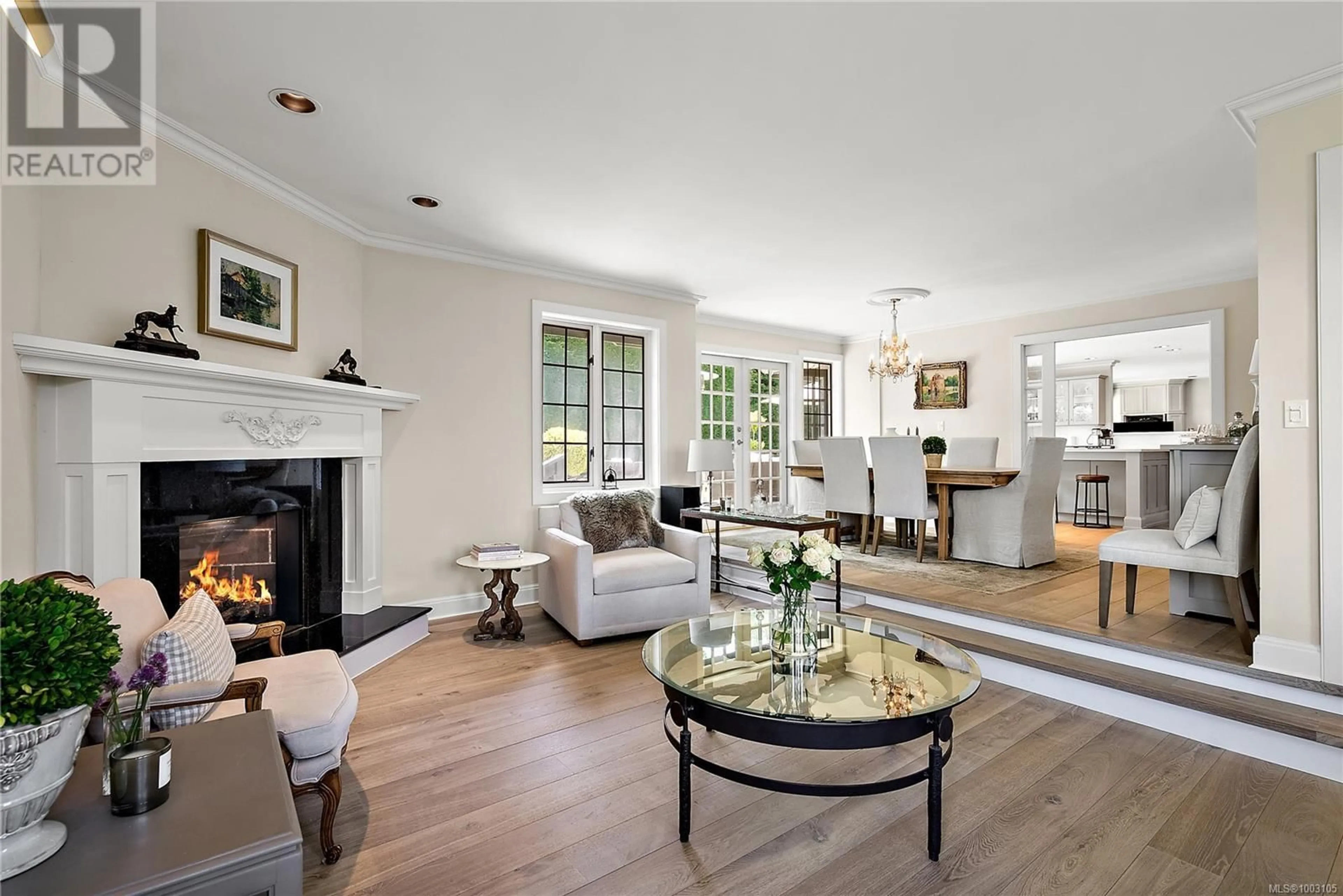 Living room with furniture, unknown for 835 GULFVIEW PLACE, Saanich British Columbia V8Y2R6