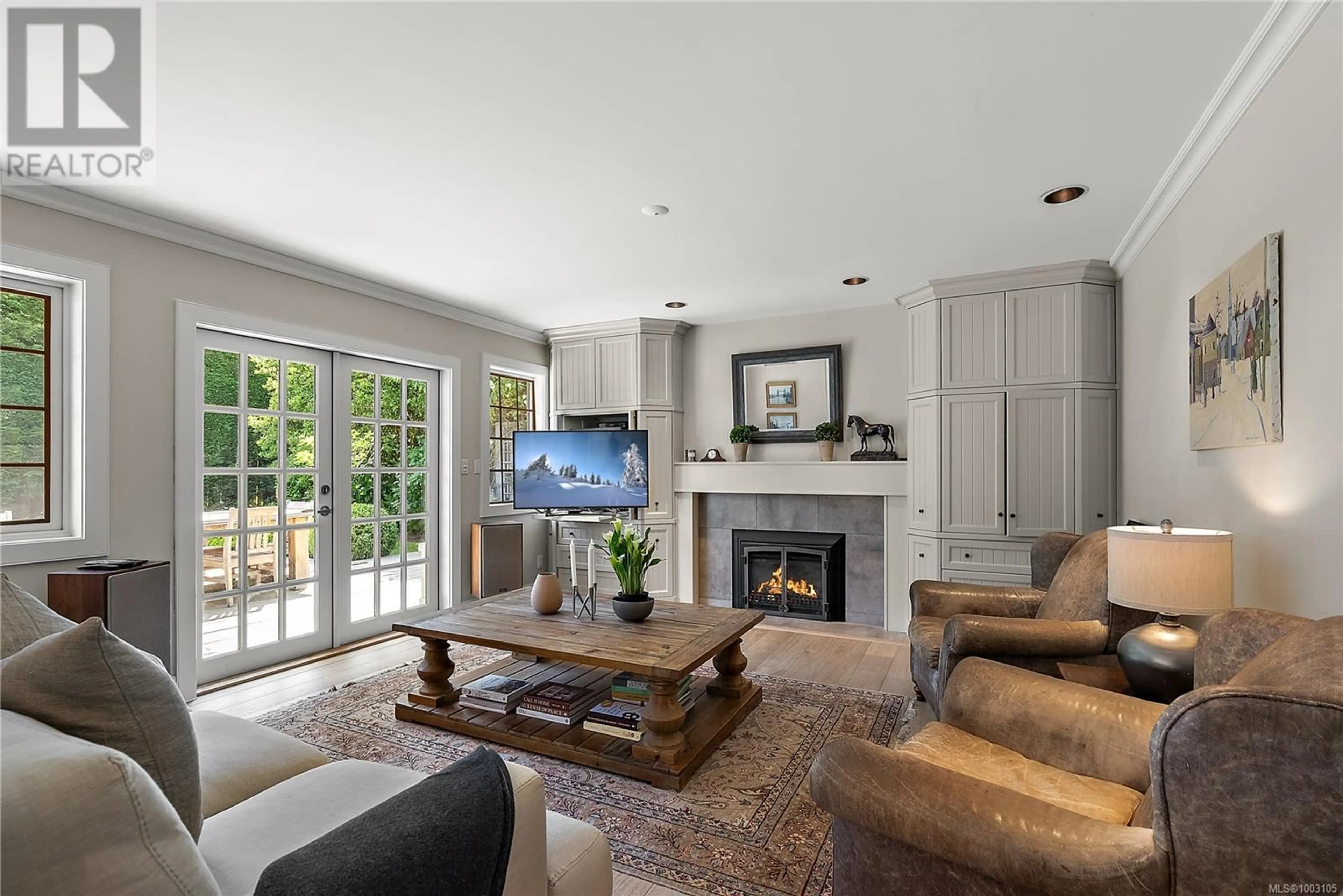 Living room with furniture, unknown for 835 GULFVIEW PLACE, Saanich British Columbia V8Y2R6