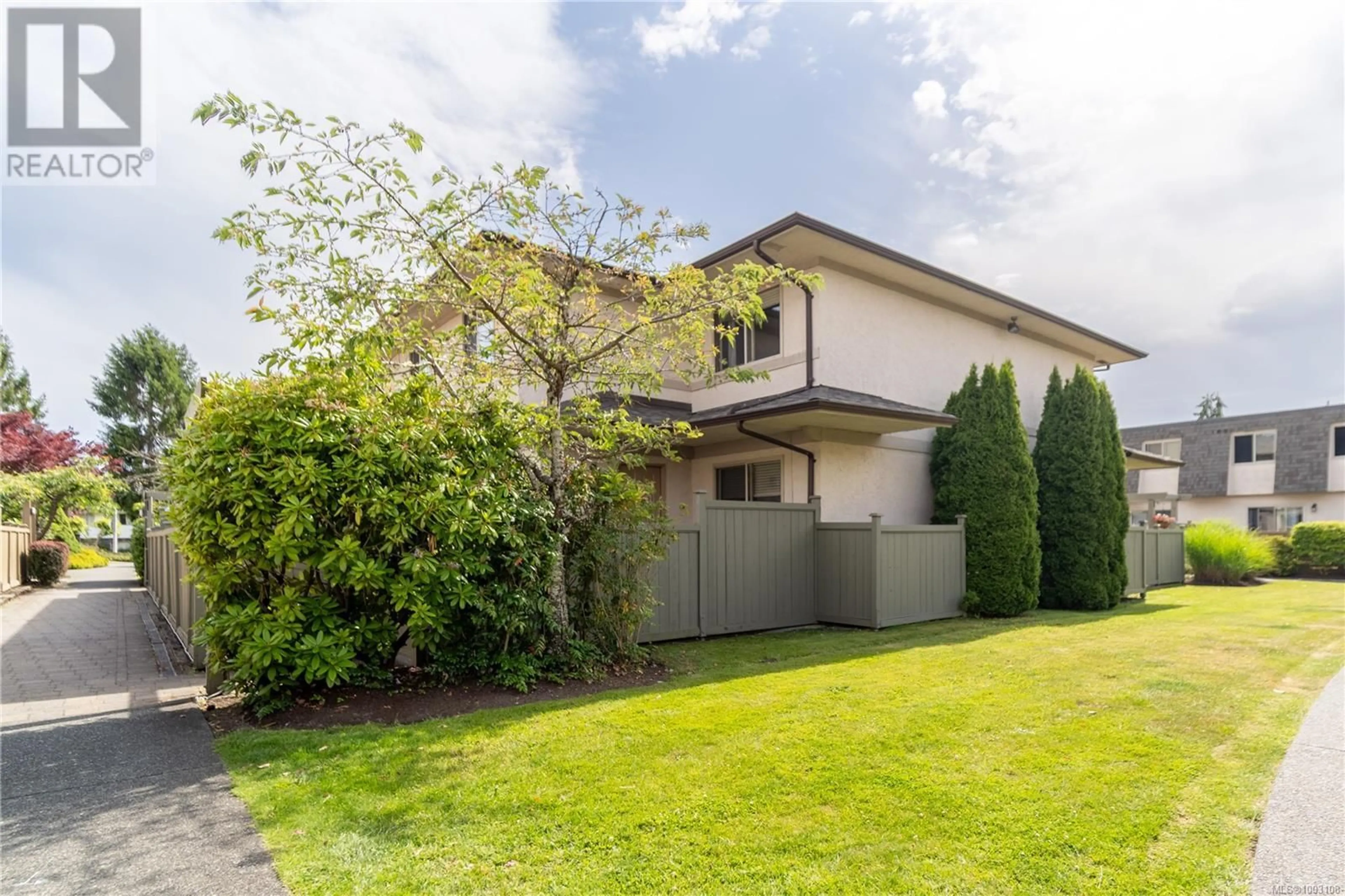 Patio, street for 52 - 4061 LARCHWOOD DRIVE, Saanich British Columbia V8N4P1