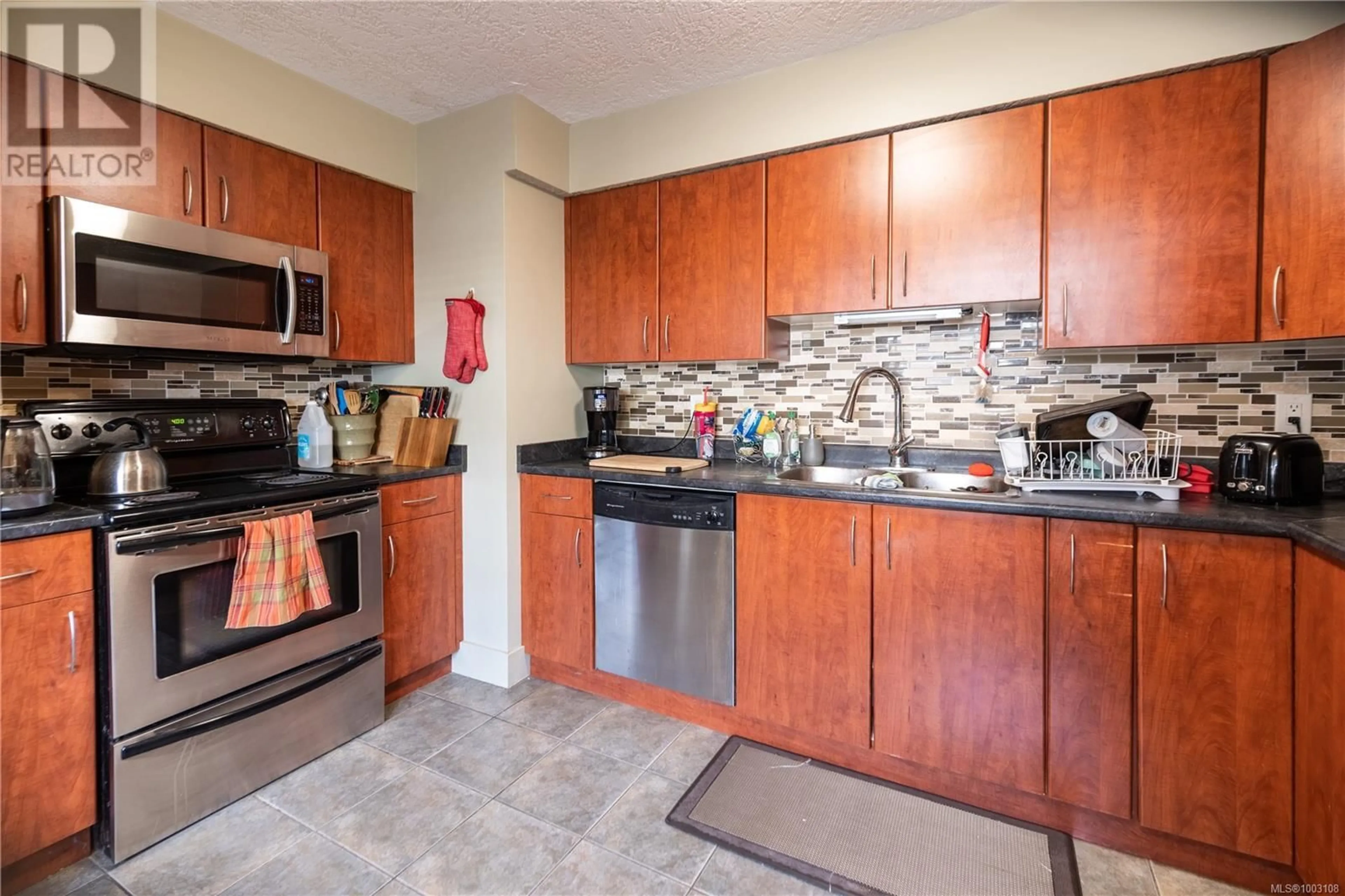 Standard kitchen, unknown for 52 - 4061 LARCHWOOD DRIVE, Saanich British Columbia V8N4P1