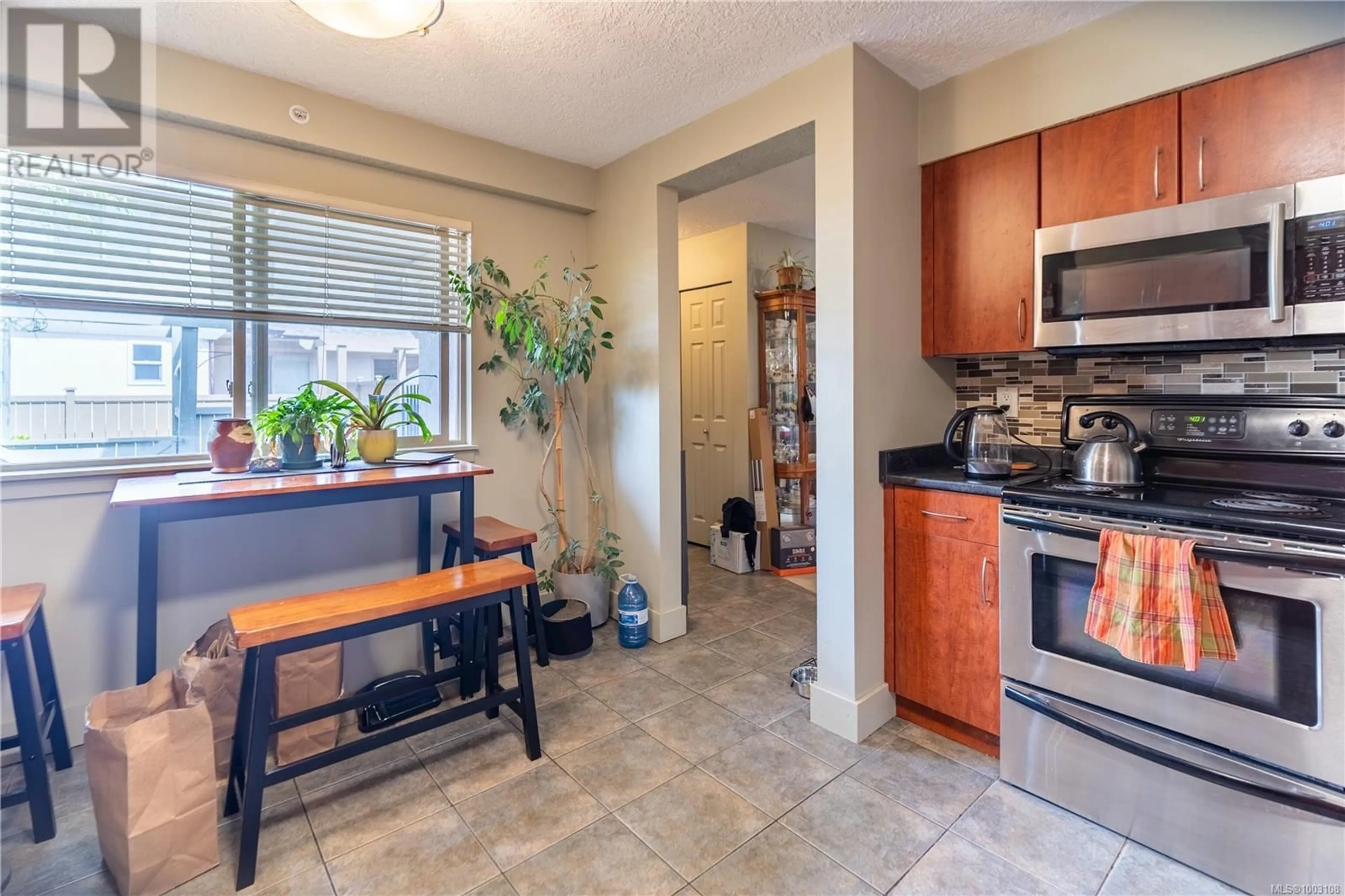 Standard kitchen, ceramic/tile floor for 52 - 4061 LARCHWOOD DRIVE, Saanich British Columbia V8N4P1