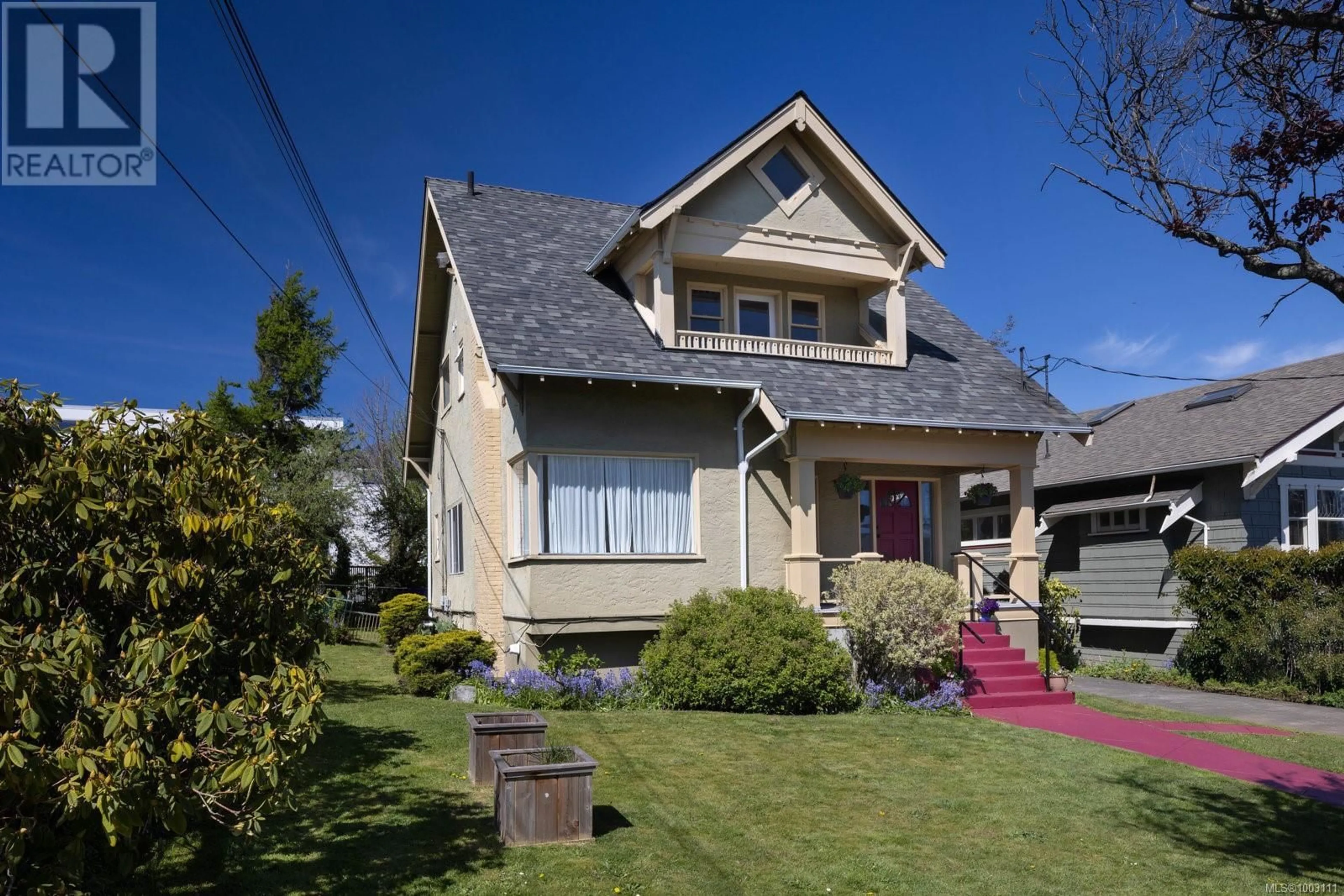 Home with vinyl exterior material, street for 16 HOWE STREET, Victoria British Columbia V8V4K3