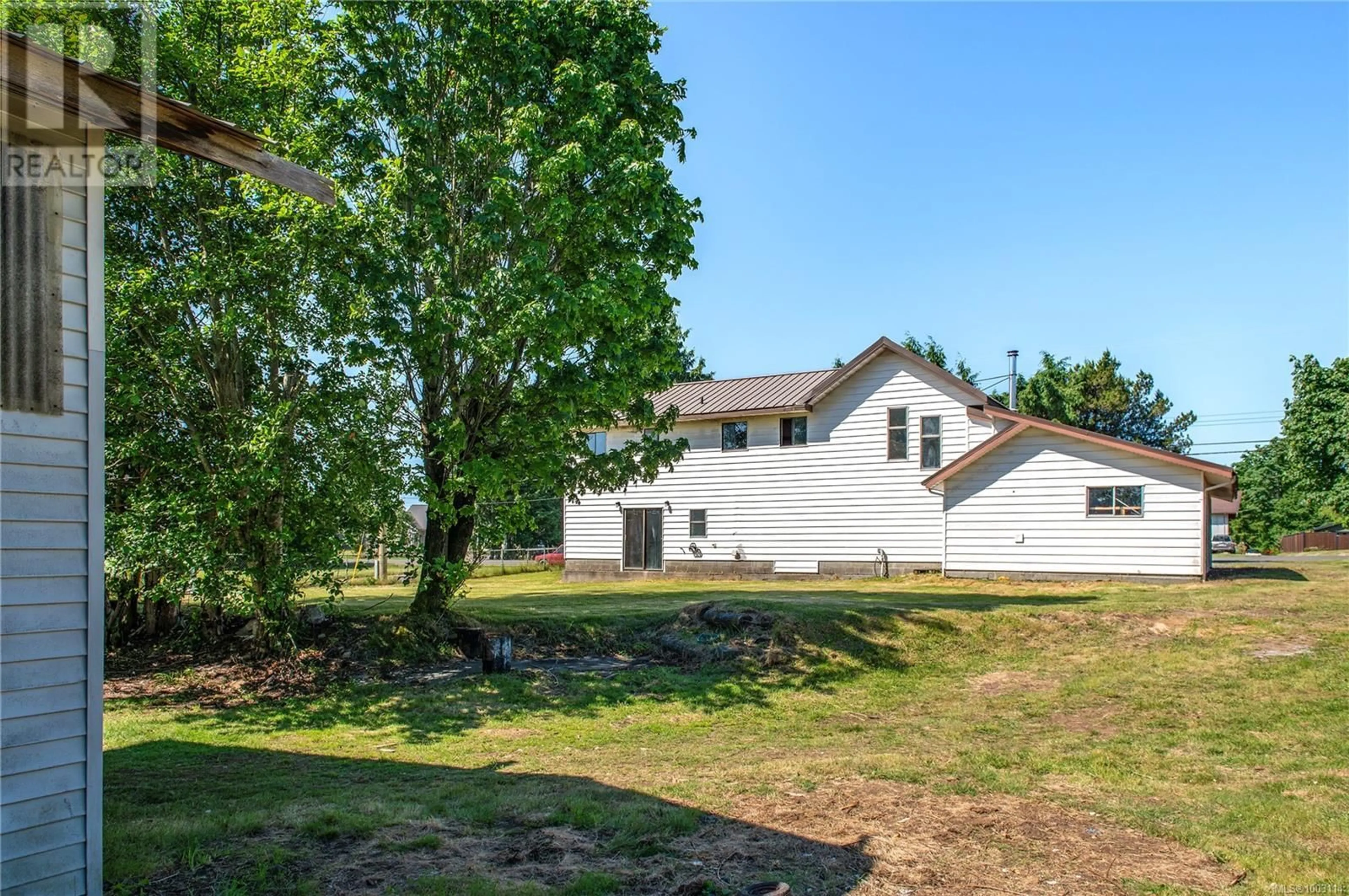 A pic from outside/outdoor area/front of a property/back of a property/a pic from drone, unknown for 4345 BARCLAY ROAD, Campbell River British Columbia V9W4Y8
