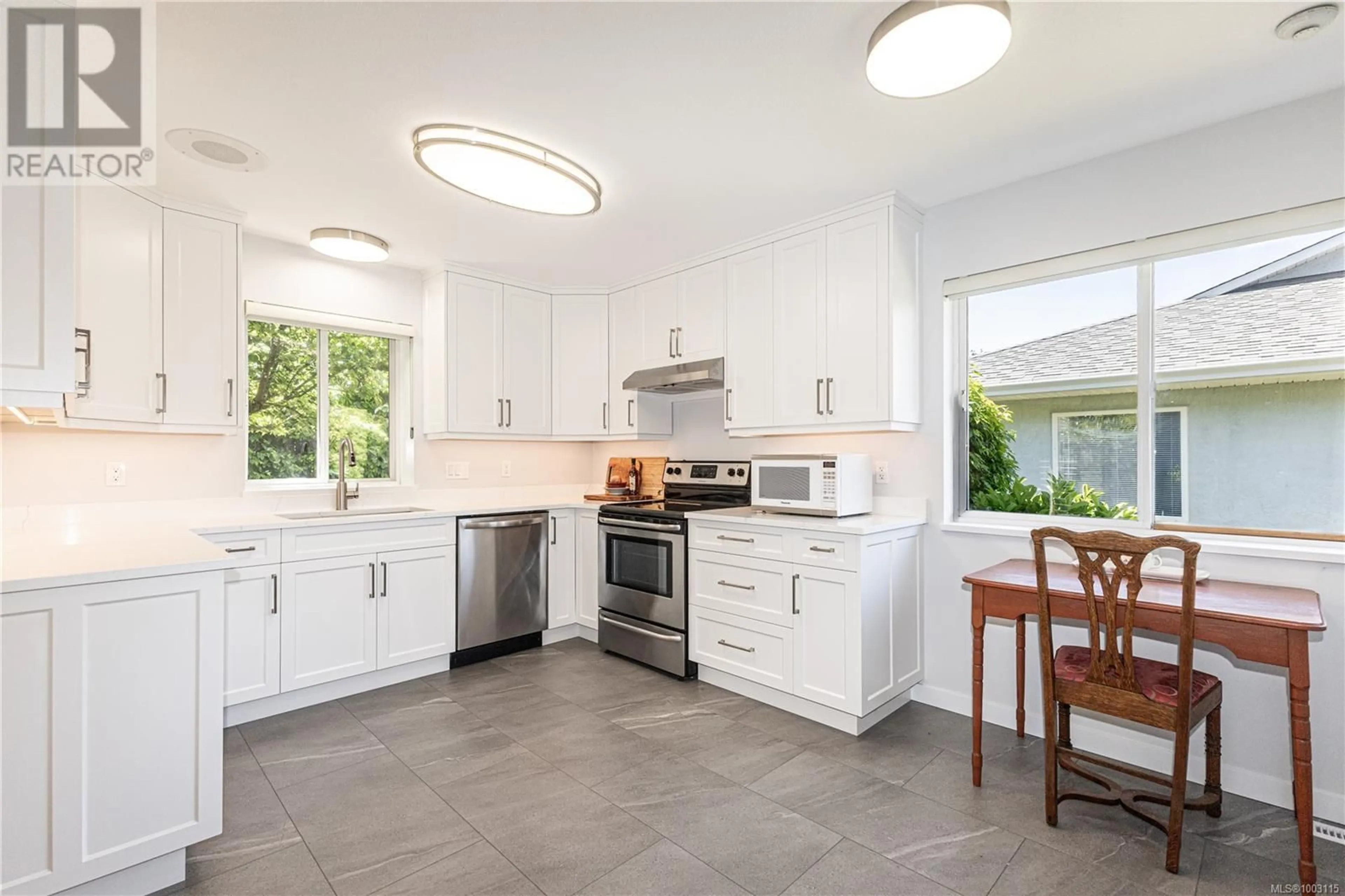 Open concept kitchen, ceramic/tile floor for 11 - 595 EVERGREEN ROAD, Campbell River British Columbia V9W7R4