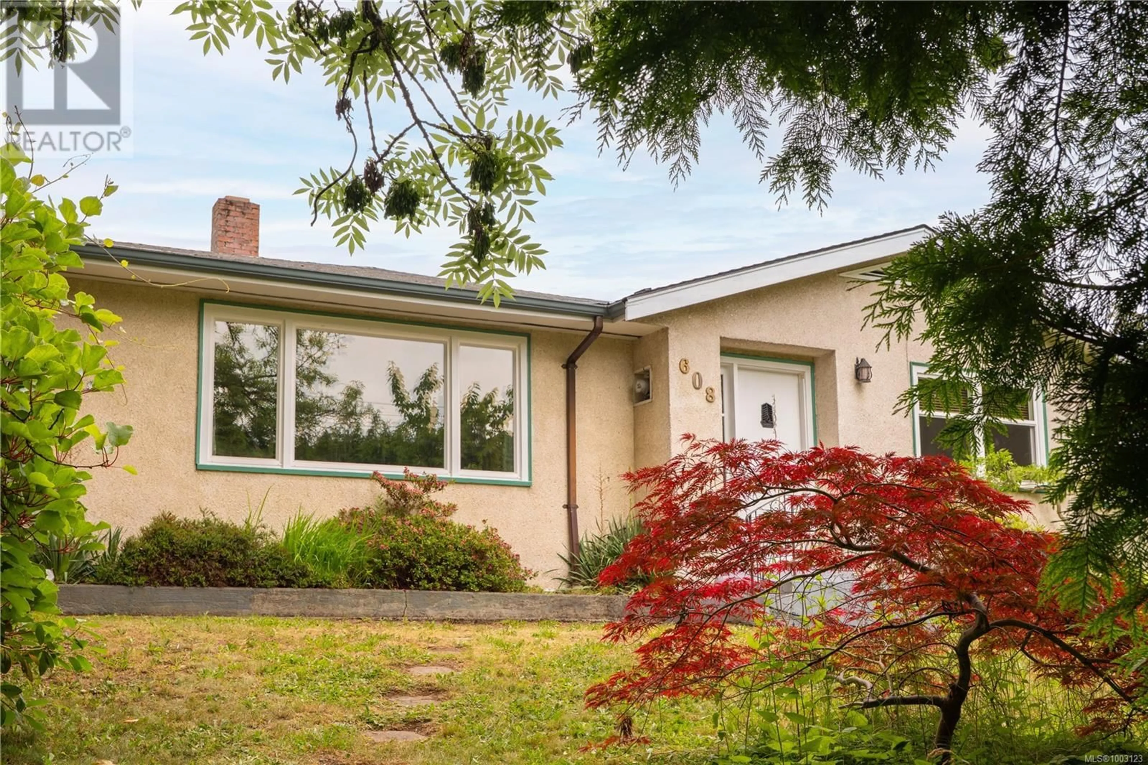 Home with vinyl exterior material, street for 608 BRUCE AVENUE, Nanaimo British Columbia V9R3Y7
