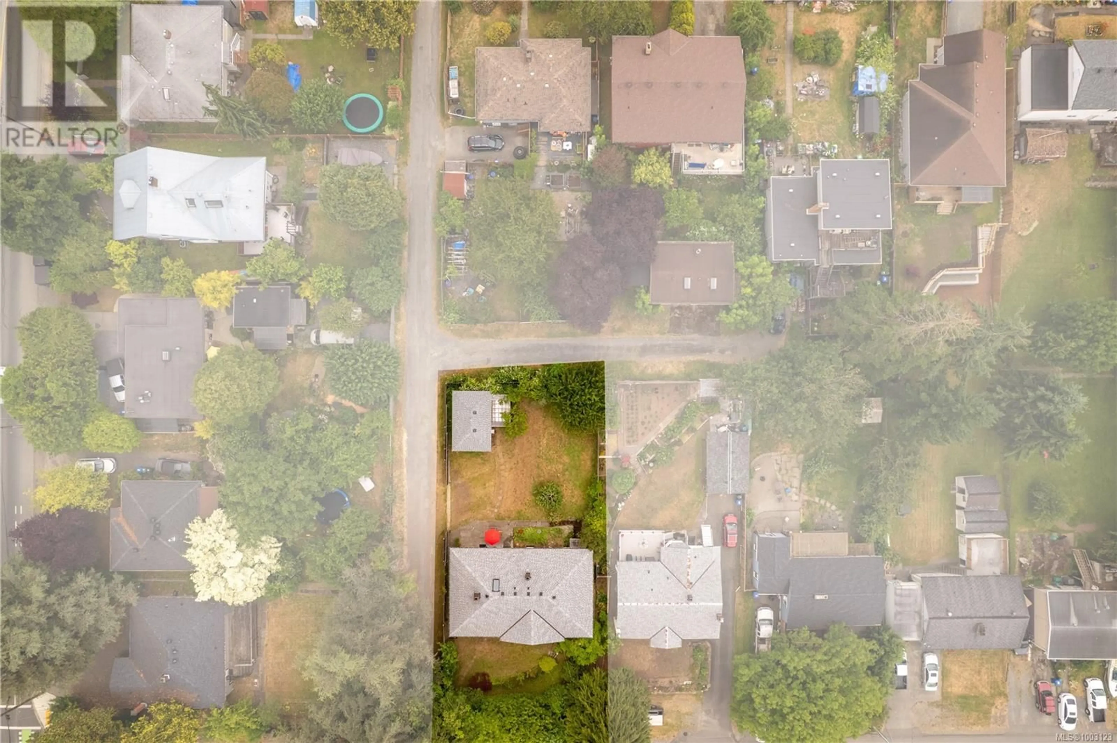 A pic from outside/outdoor area/front of a property/back of a property/a pic from drone, street for 608 BRUCE AVENUE, Nanaimo British Columbia V9R3Y7