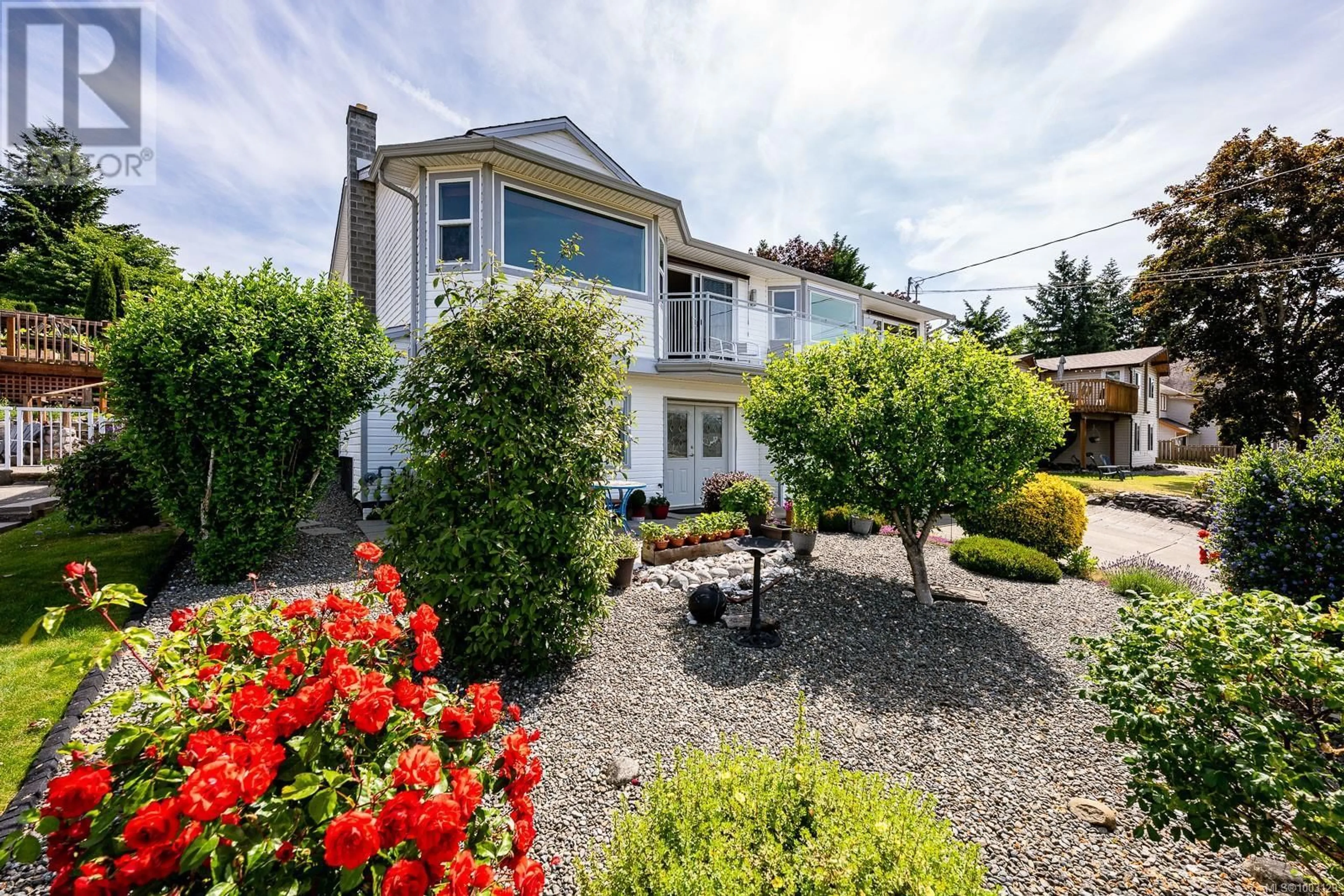 A pic from outside/outdoor area/front of a property/back of a property/a pic from drone, street for 1000 THORPE AVENUE, Courtenay British Columbia V9N8C9