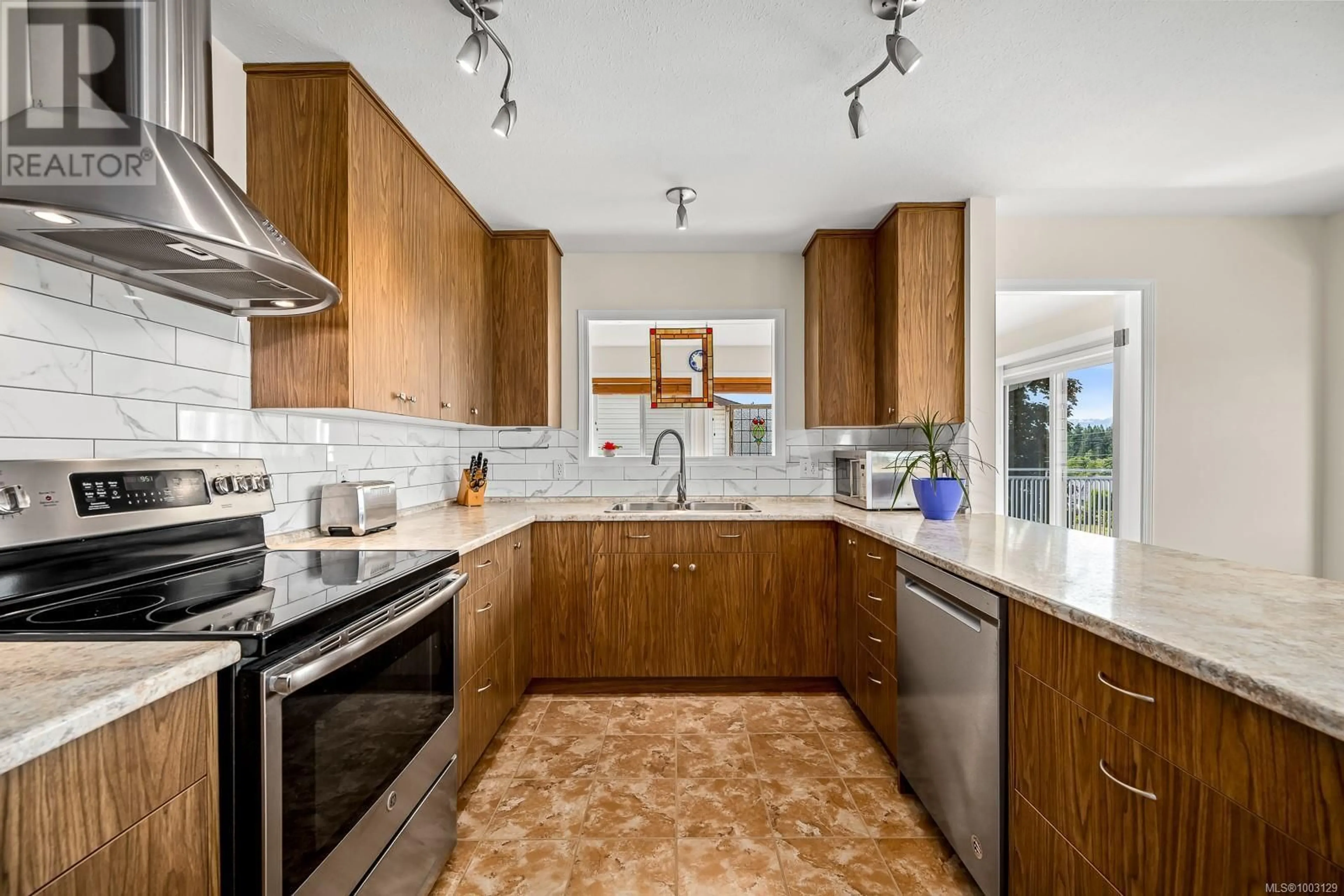 Contemporary kitchen, ceramic/tile floor for 1000 THORPE AVENUE, Courtenay British Columbia V9N8C9