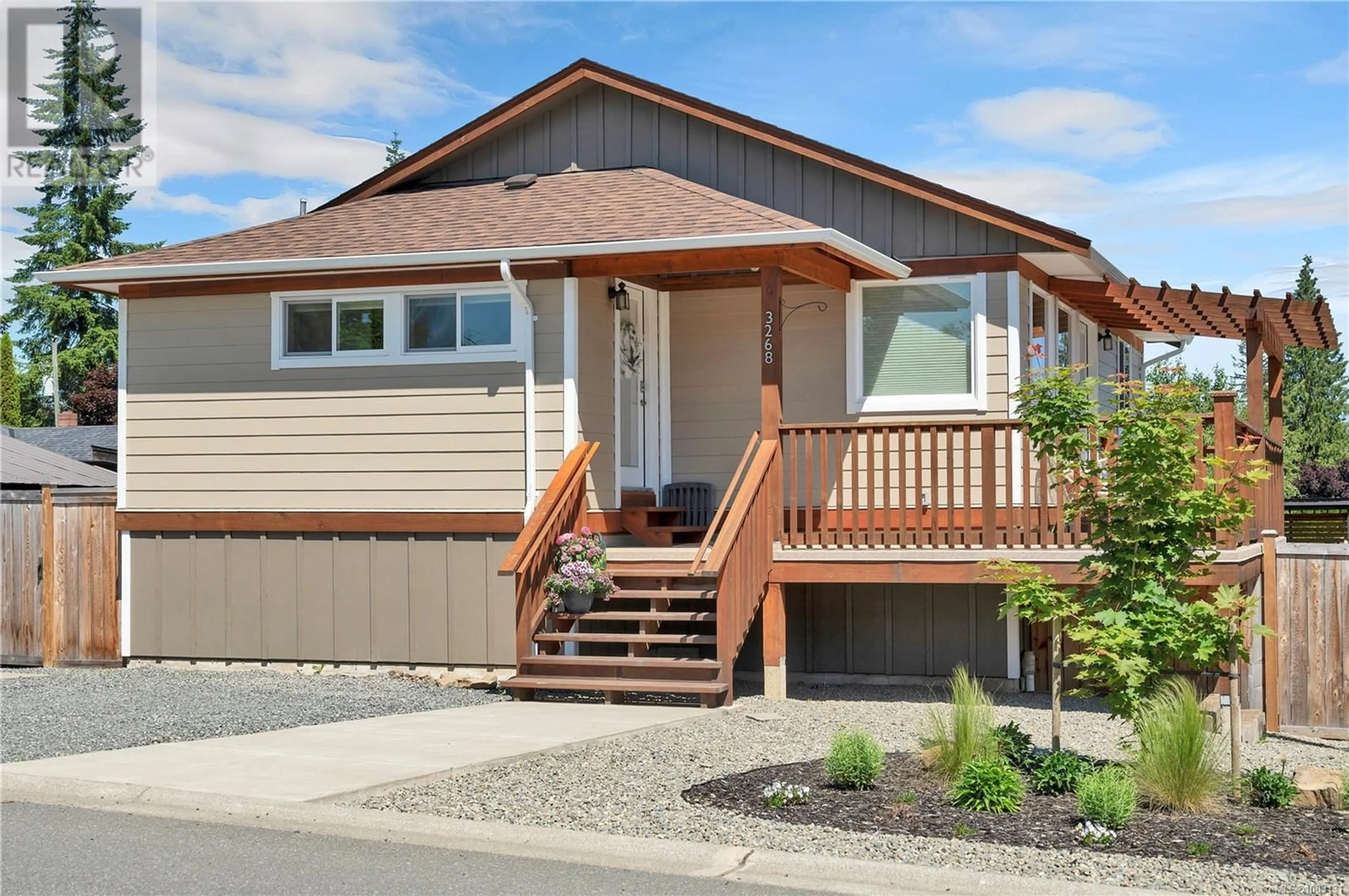 Home with vinyl exterior material, street for 3268 SIXTH STREET, Cumberland British Columbia V0R1S0