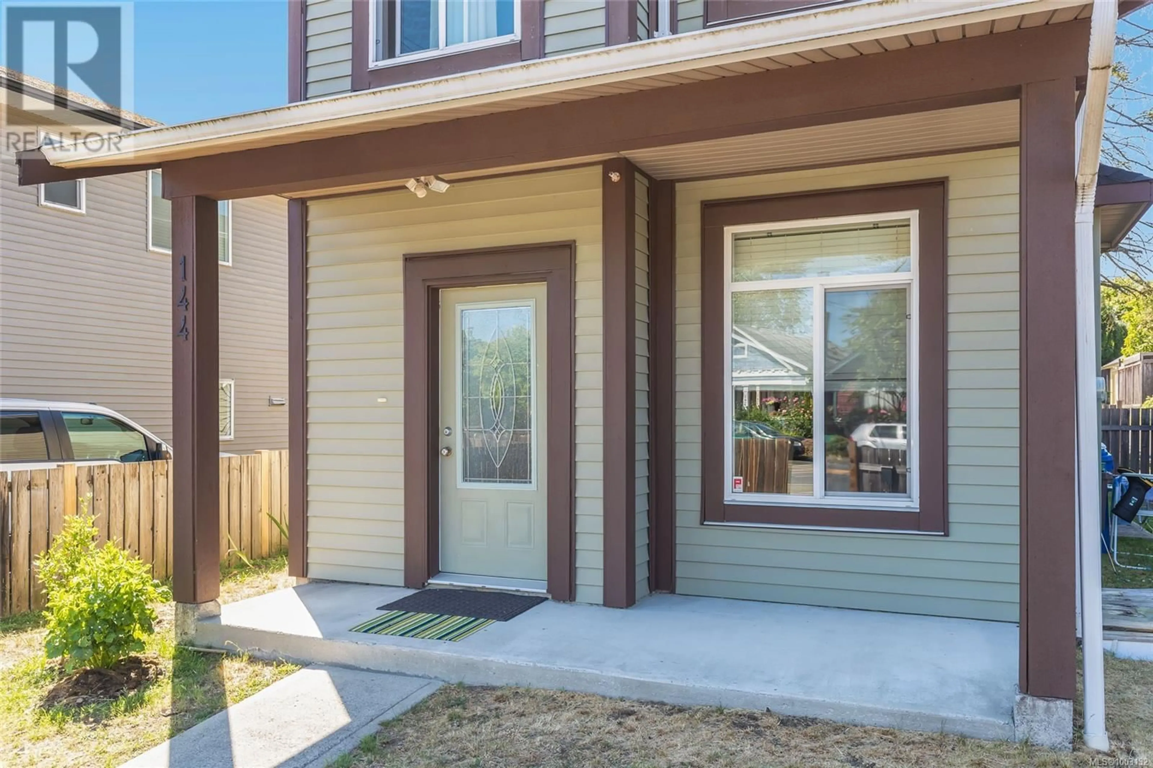 Home with vinyl exterior material, street for 144 VICTORIA ROAD, Nanaimo British Columbia V9R4P5