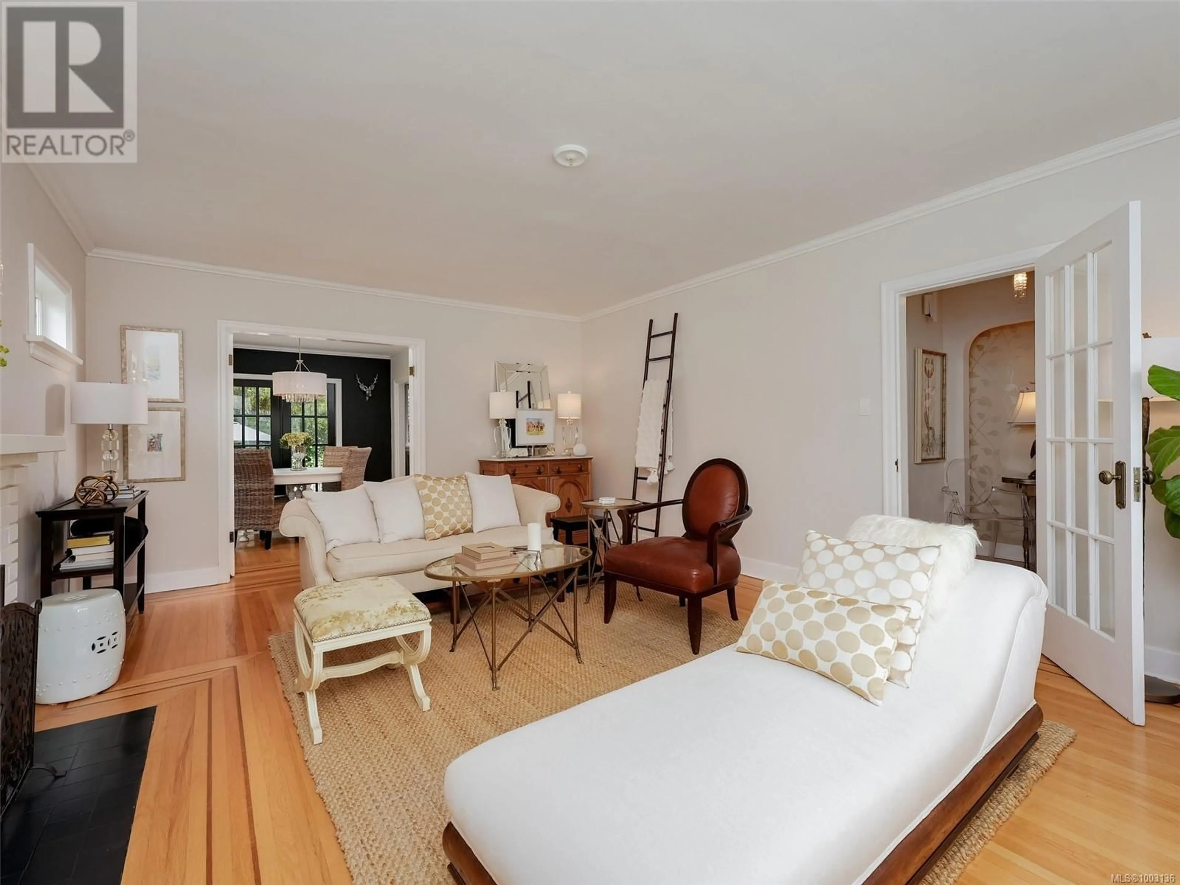 Living room with furniture, unknown for 2488 CENTRAL AVENUE, Oak Bay British Columbia V8S2S8
