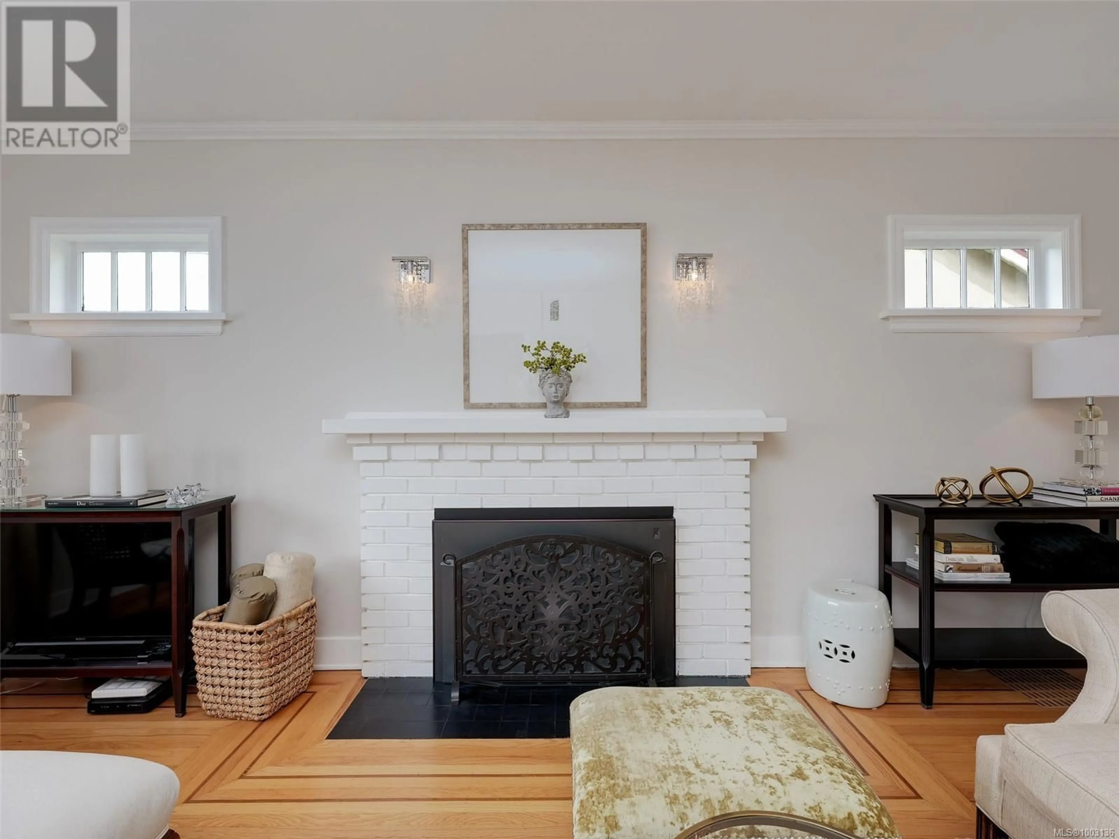 Living room with furniture, unknown for 2488 CENTRAL AVENUE, Oak Bay British Columbia V8S2S8
