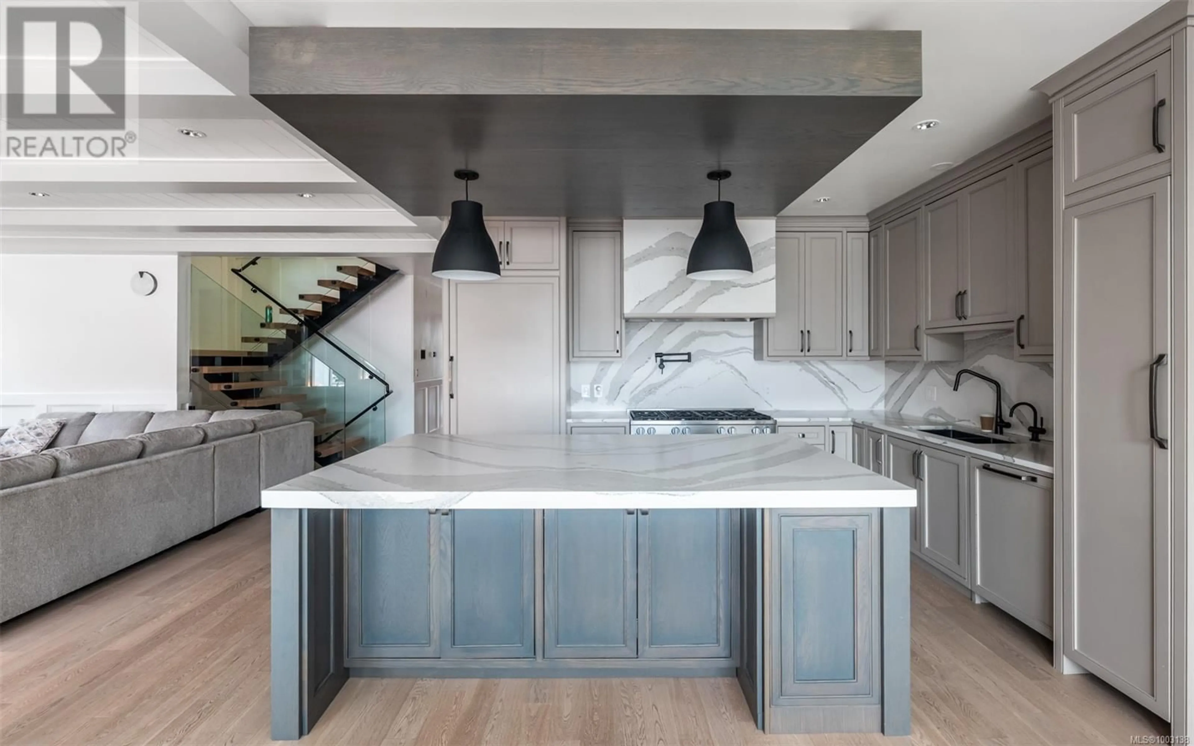 Contemporary kitchen, unknown for 2540 TRENT STREET, Saanich British Columbia V8R4Z3