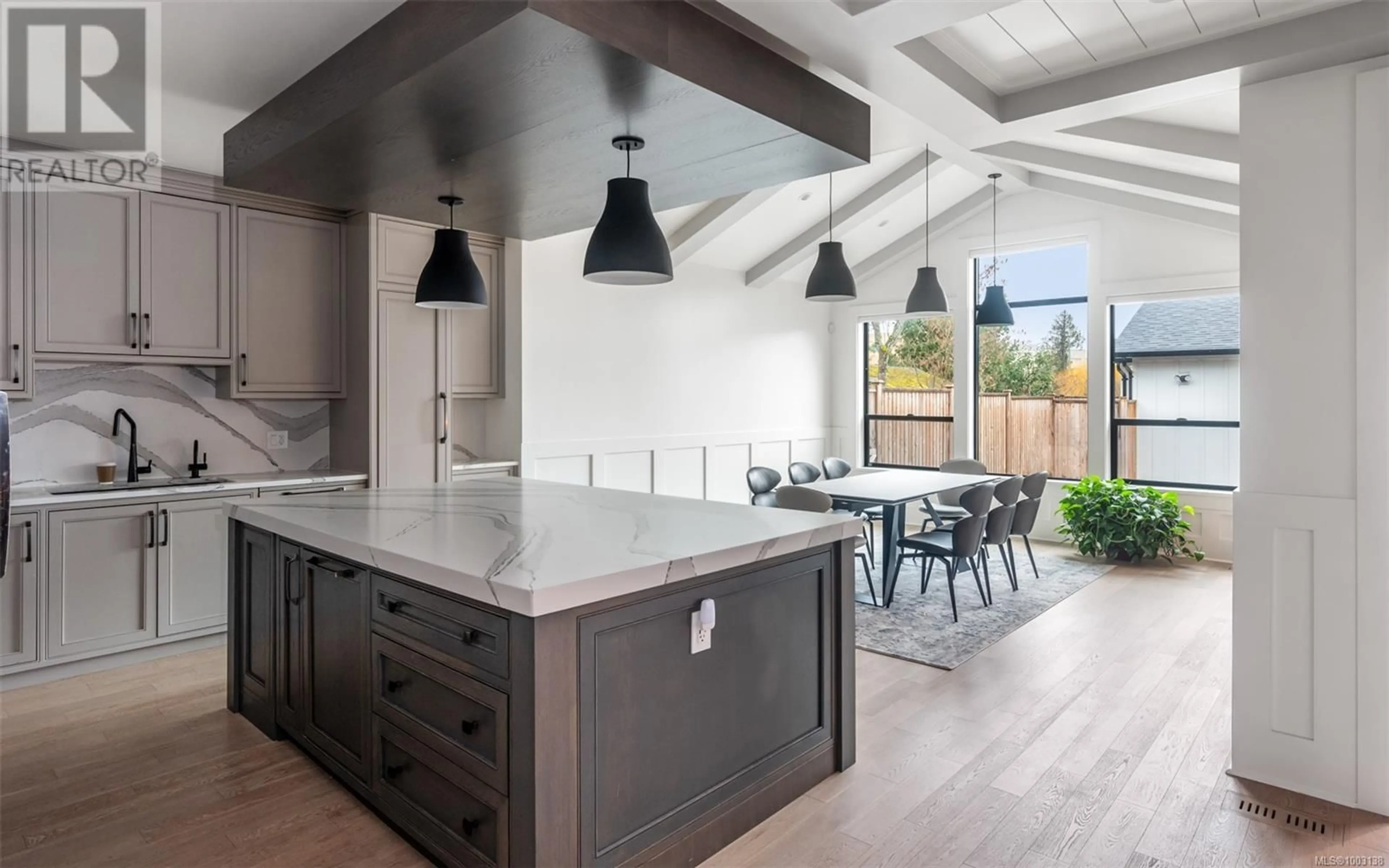 Contemporary kitchen, unknown for 2540 TRENT STREET, Saanich British Columbia V8R4Z3