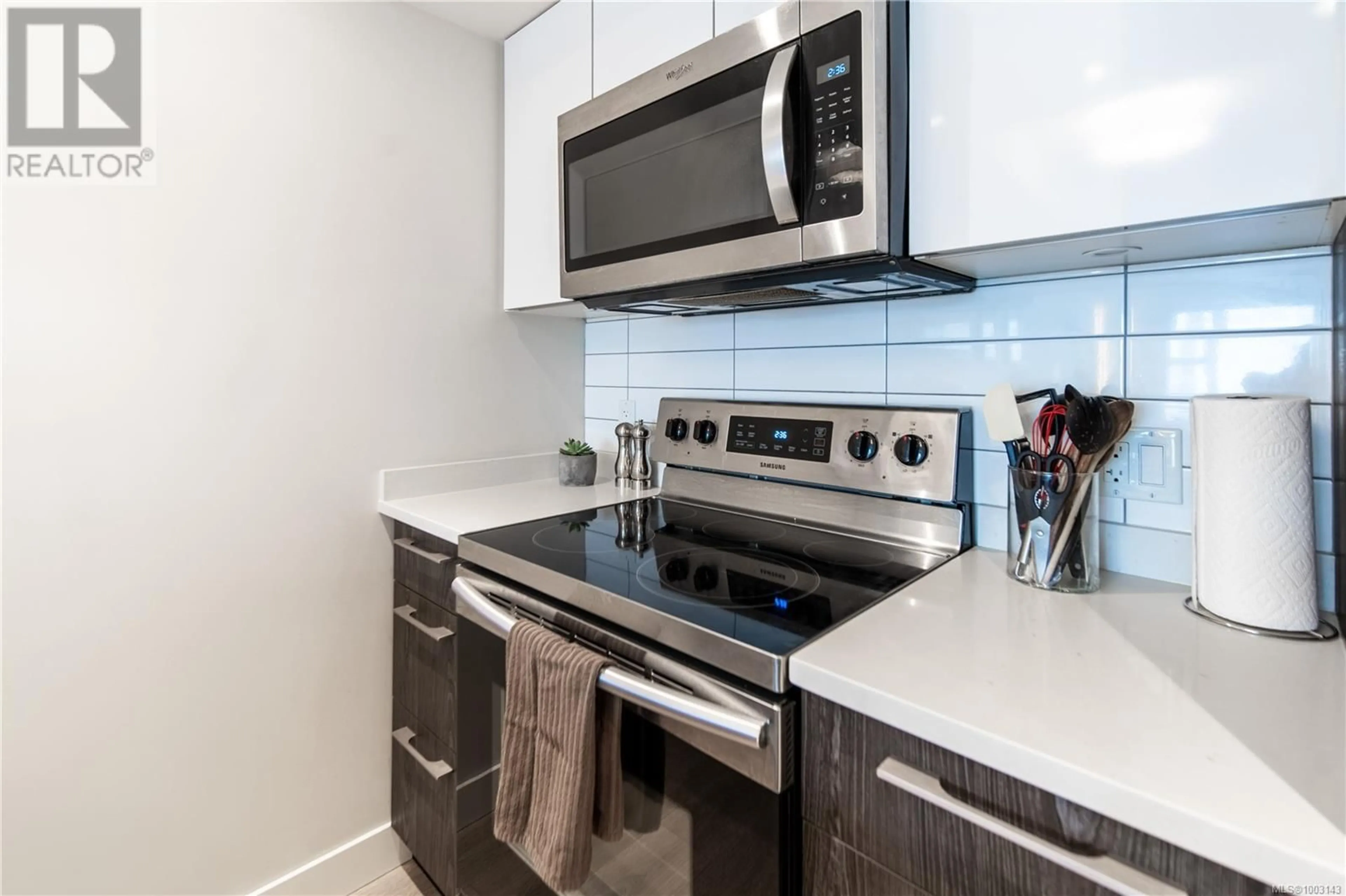 Standard kitchen, unknown for 404 - 3333 GLASGOW AVENUE, Saanich British Columbia V8X1M5