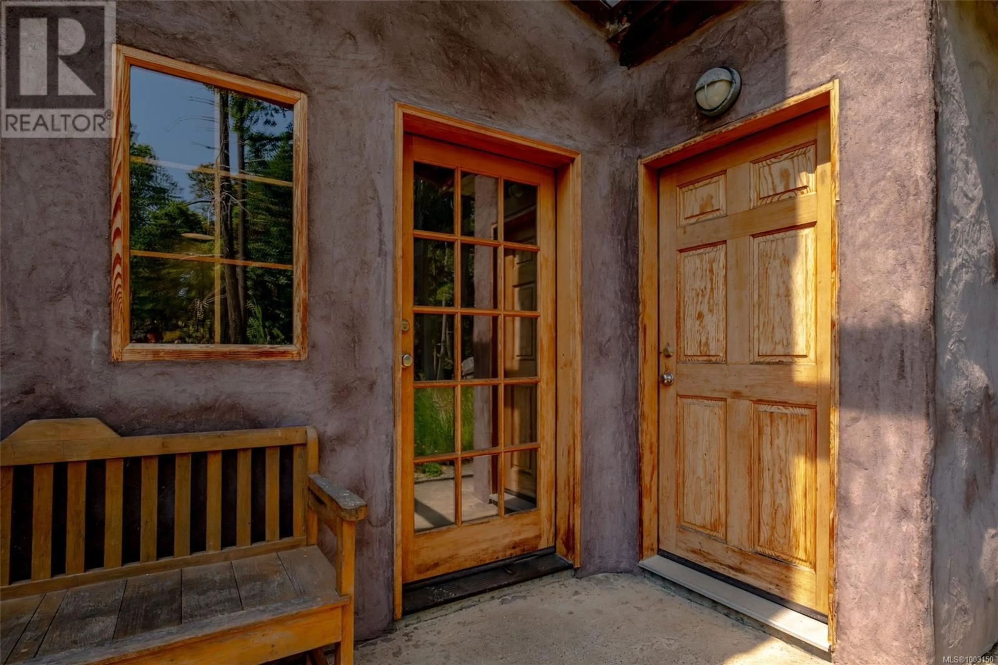 Indoor entryway for 9 MAIN ROAD, Lasqueti Island British Columbia V0R2J0