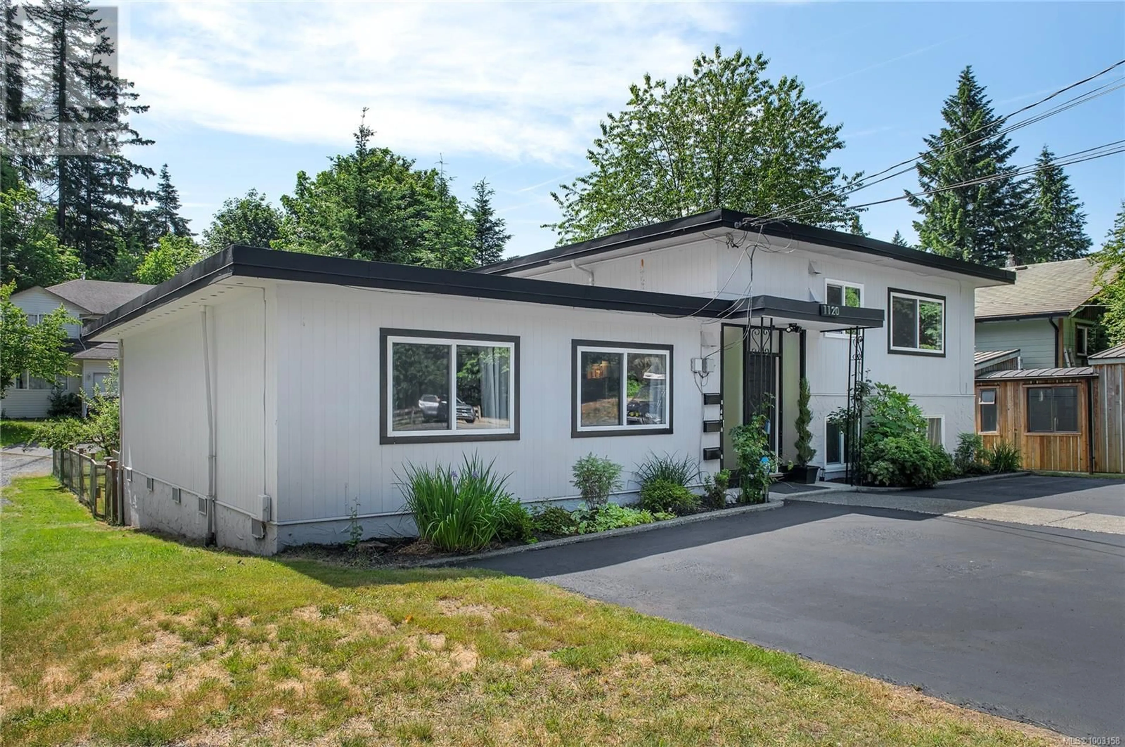 Home with vinyl exterior material, street for 1120 FIRST STREET, Courtenay British Columbia V9N1A9
