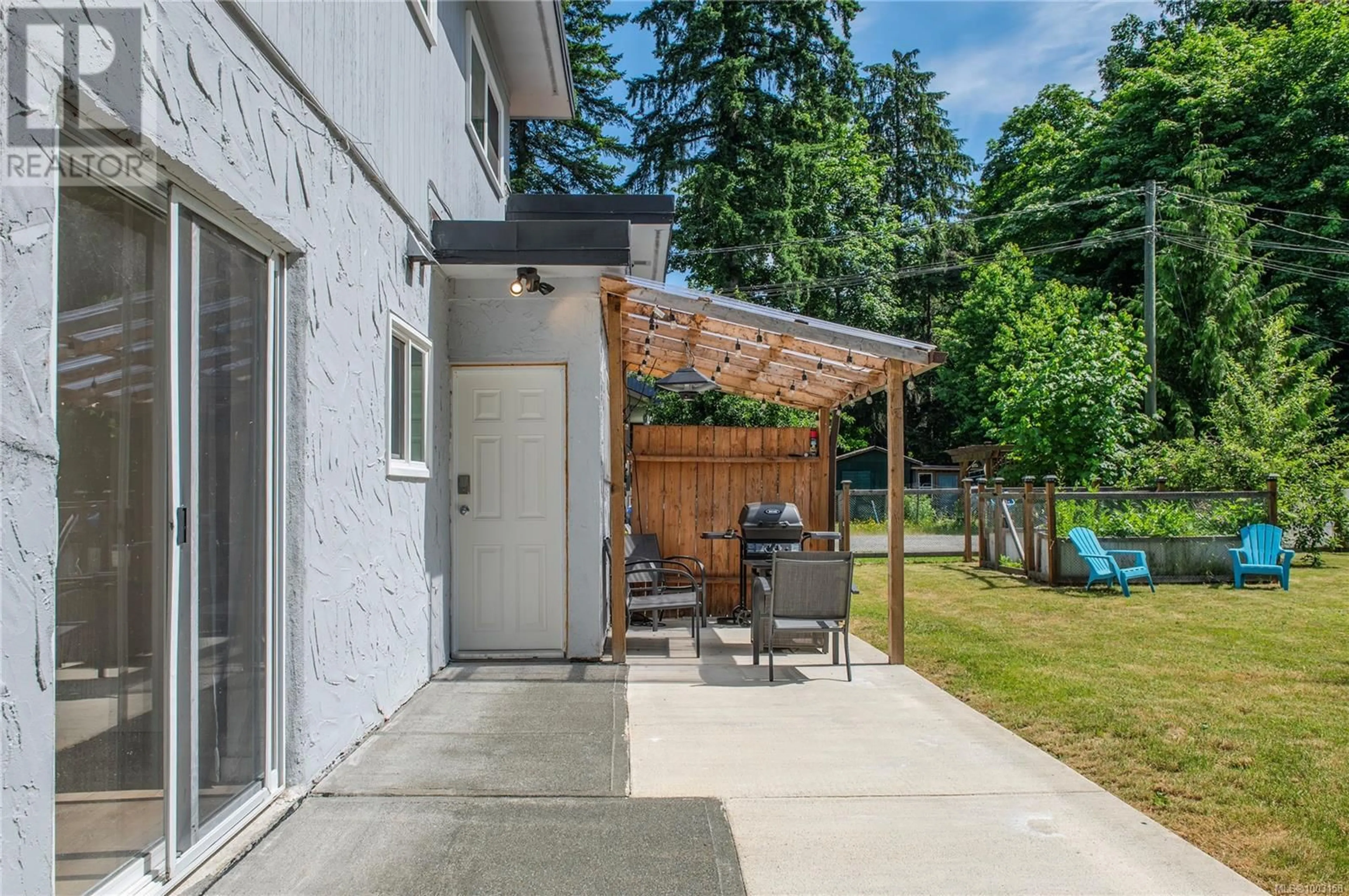 Patio, street for 1120 FIRST STREET, Courtenay British Columbia V9N1A9
