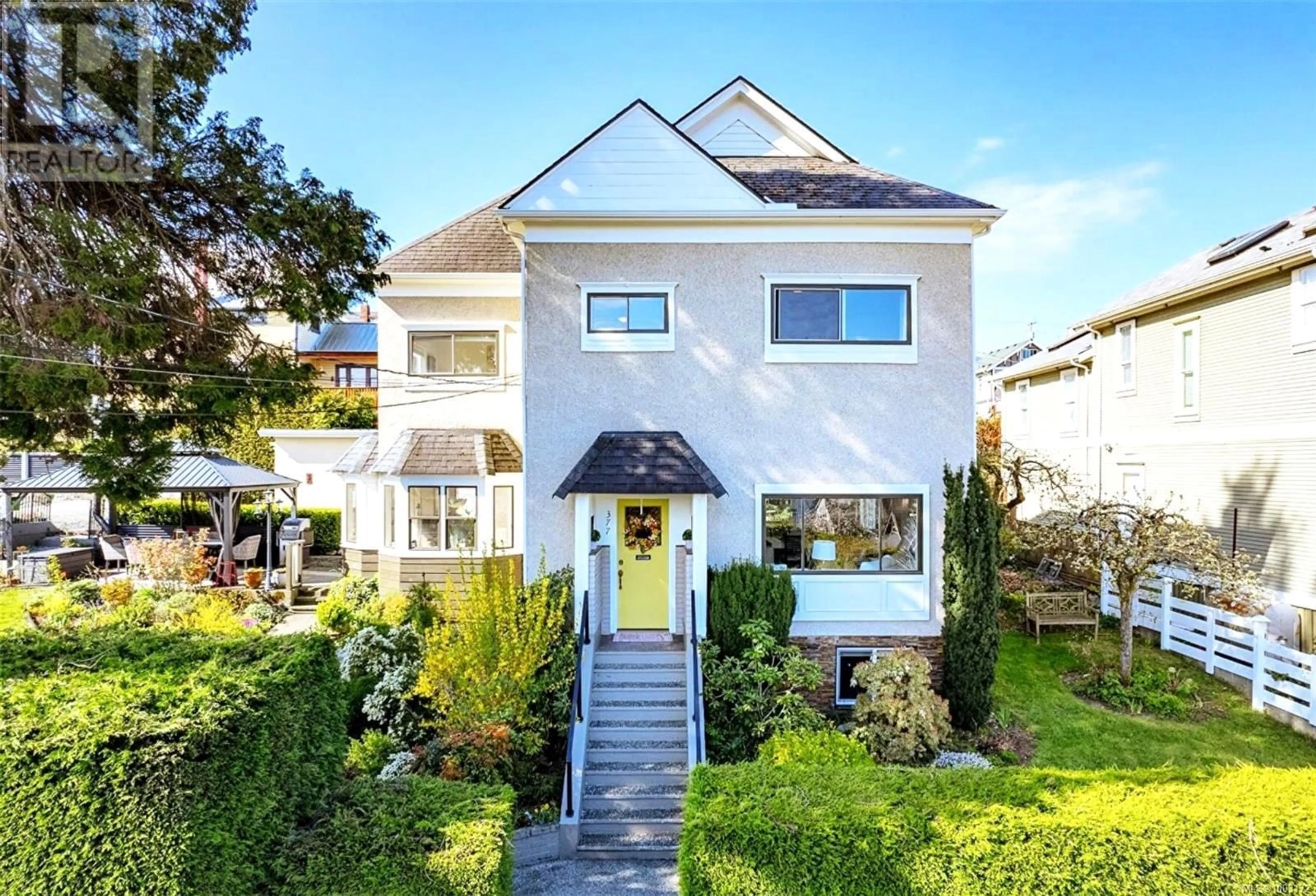 Home with vinyl exterior material, street for 377 MILTON STREET, Nanaimo British Columbia V9R2K8