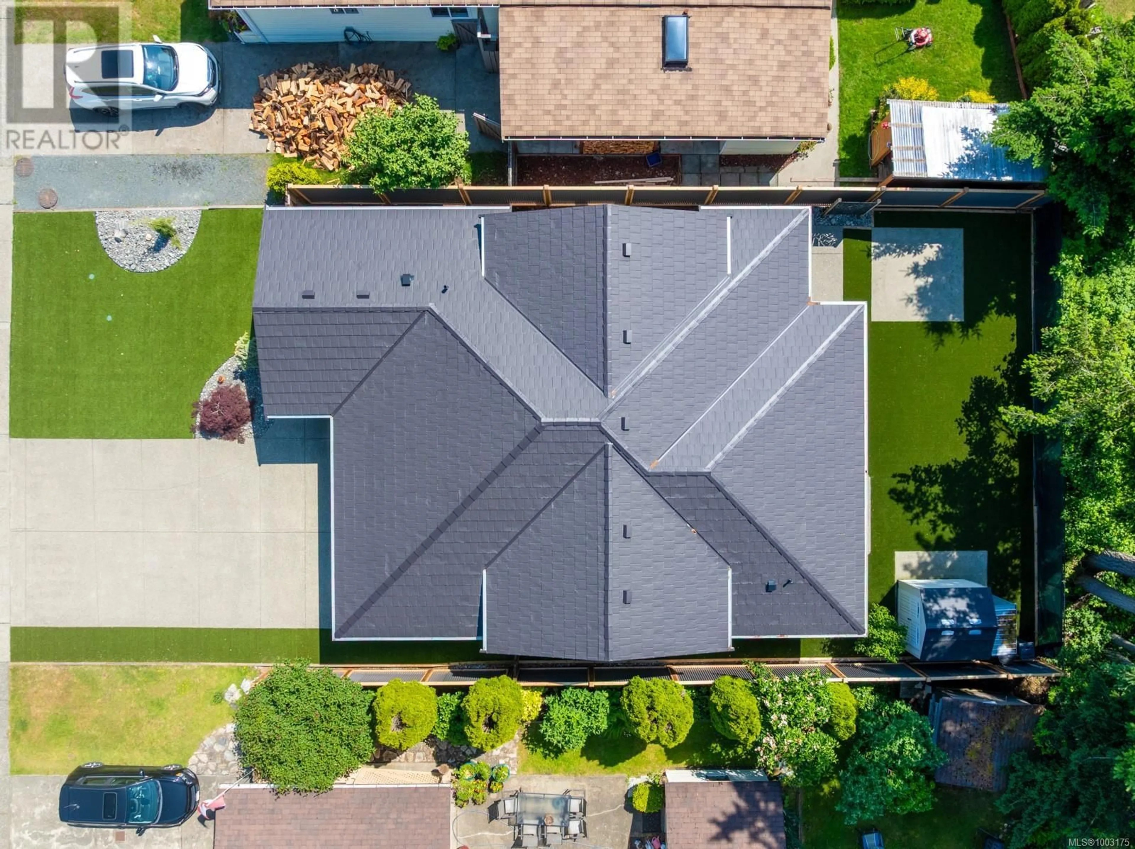 A pic from outside/outdoor area/front of a property/back of a property/a pic from drone, street for 2125 STADACONA DRIVE, Comox British Columbia V9M3P7
