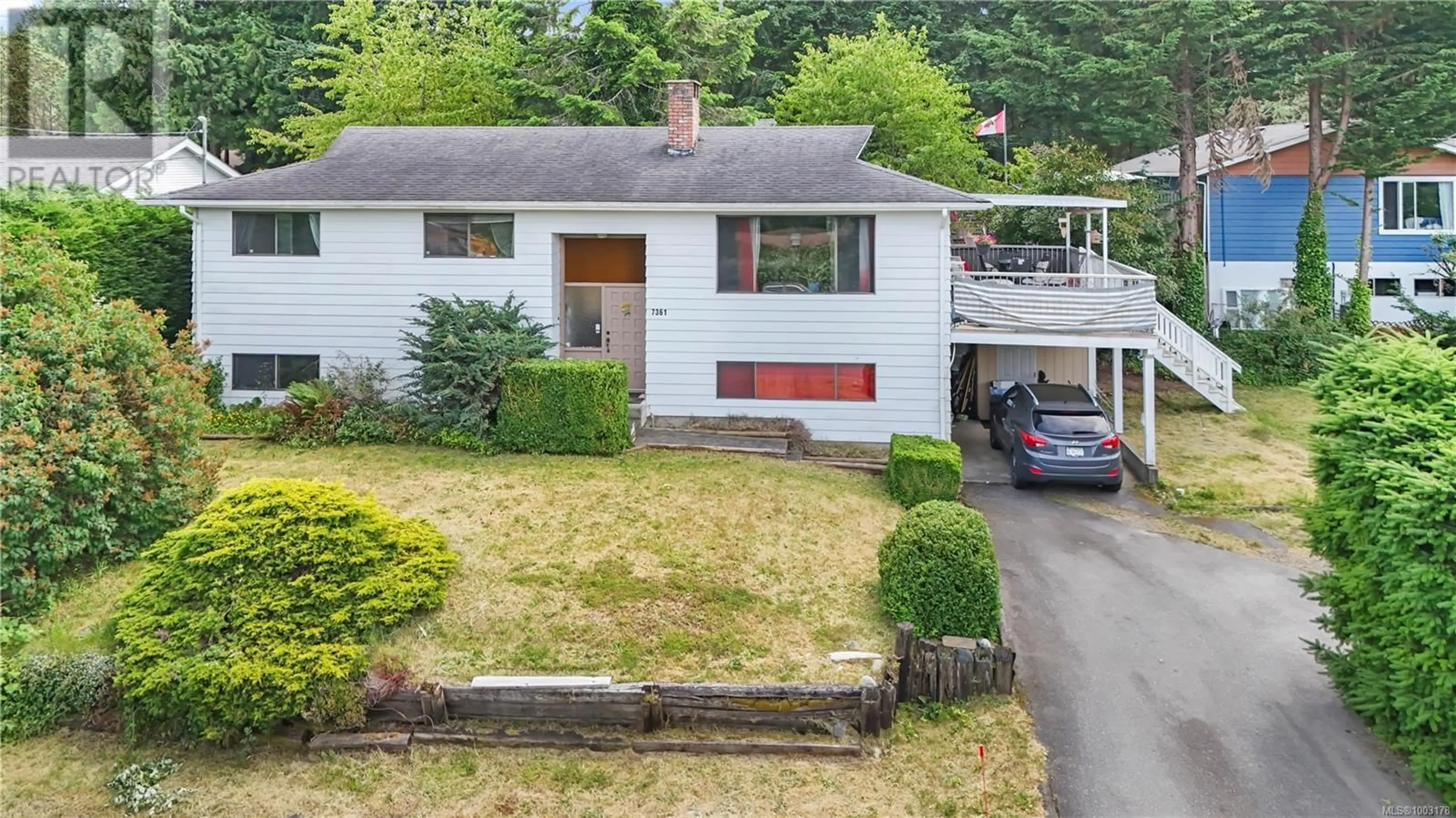 A pic from outside/outdoor area/front of a property/back of a property/a pic from drone, street for 7361 LYNN DRIVE, Lantzville British Columbia V0R2H0