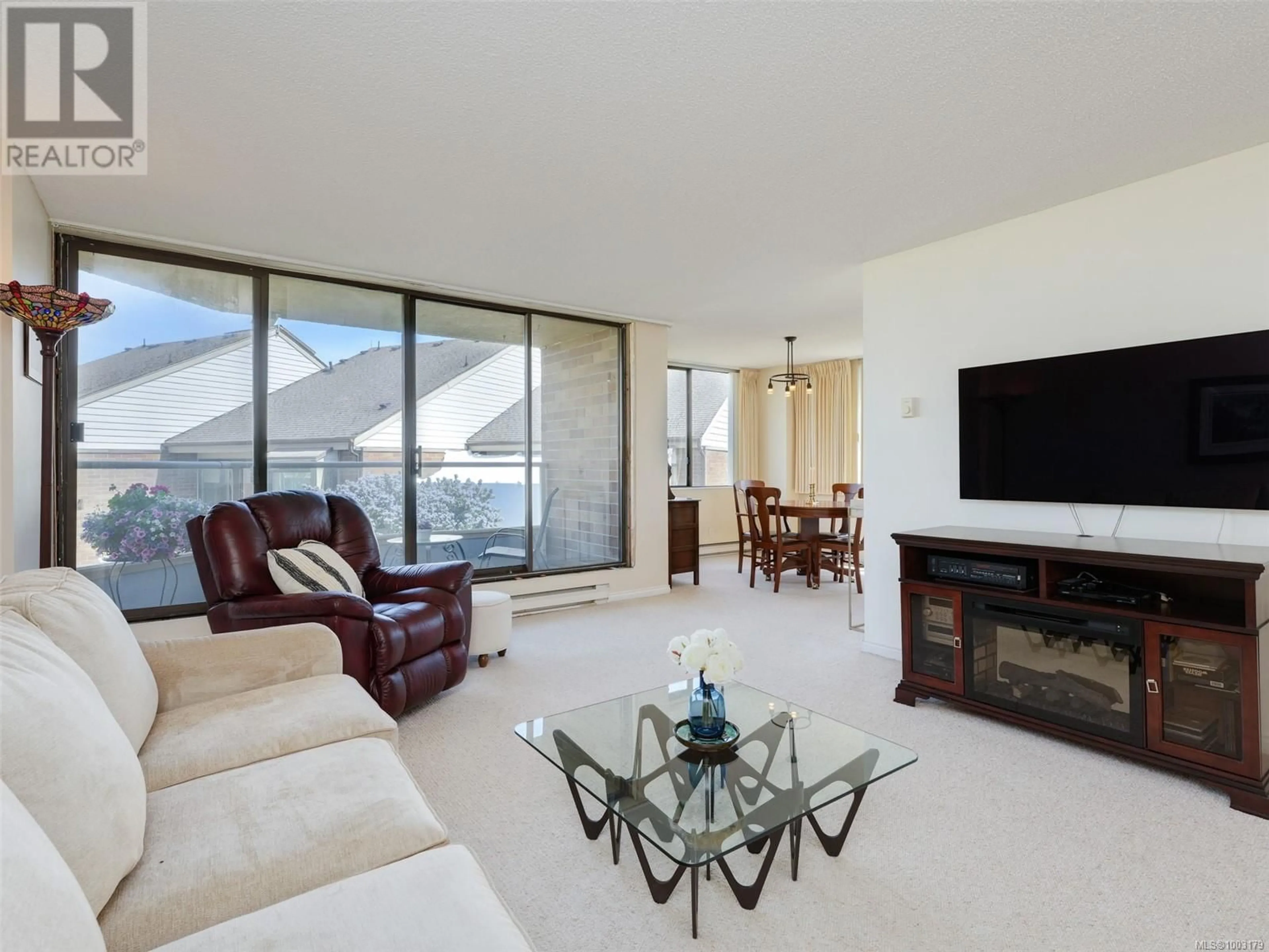 Living room with furniture, unknown for 215 - 225 BELLEVILLE STREET, Victoria British Columbia V8V4T9