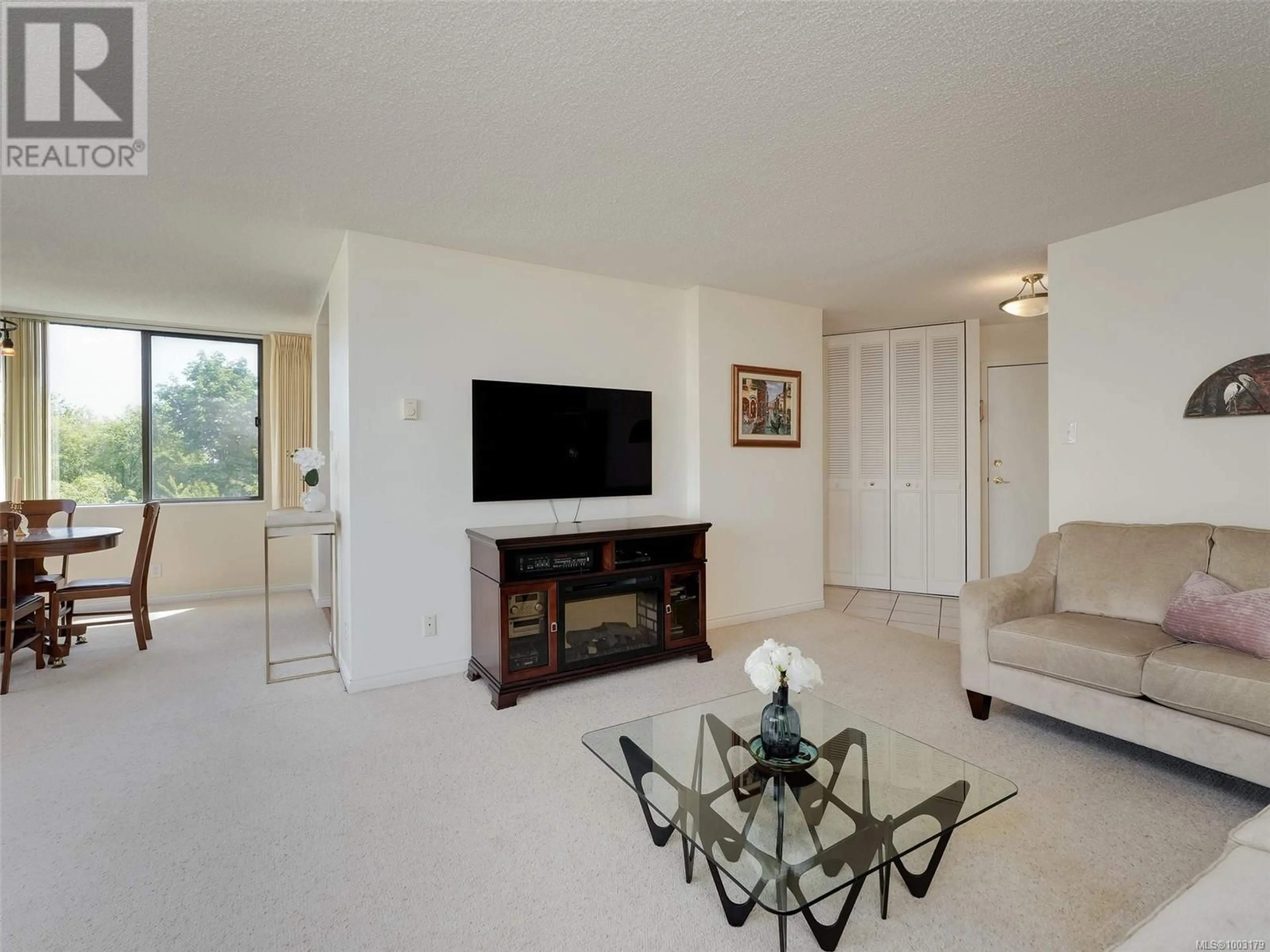 Living room with furniture, unknown for 215 - 225 BELLEVILLE STREET, Victoria British Columbia V8V4T9