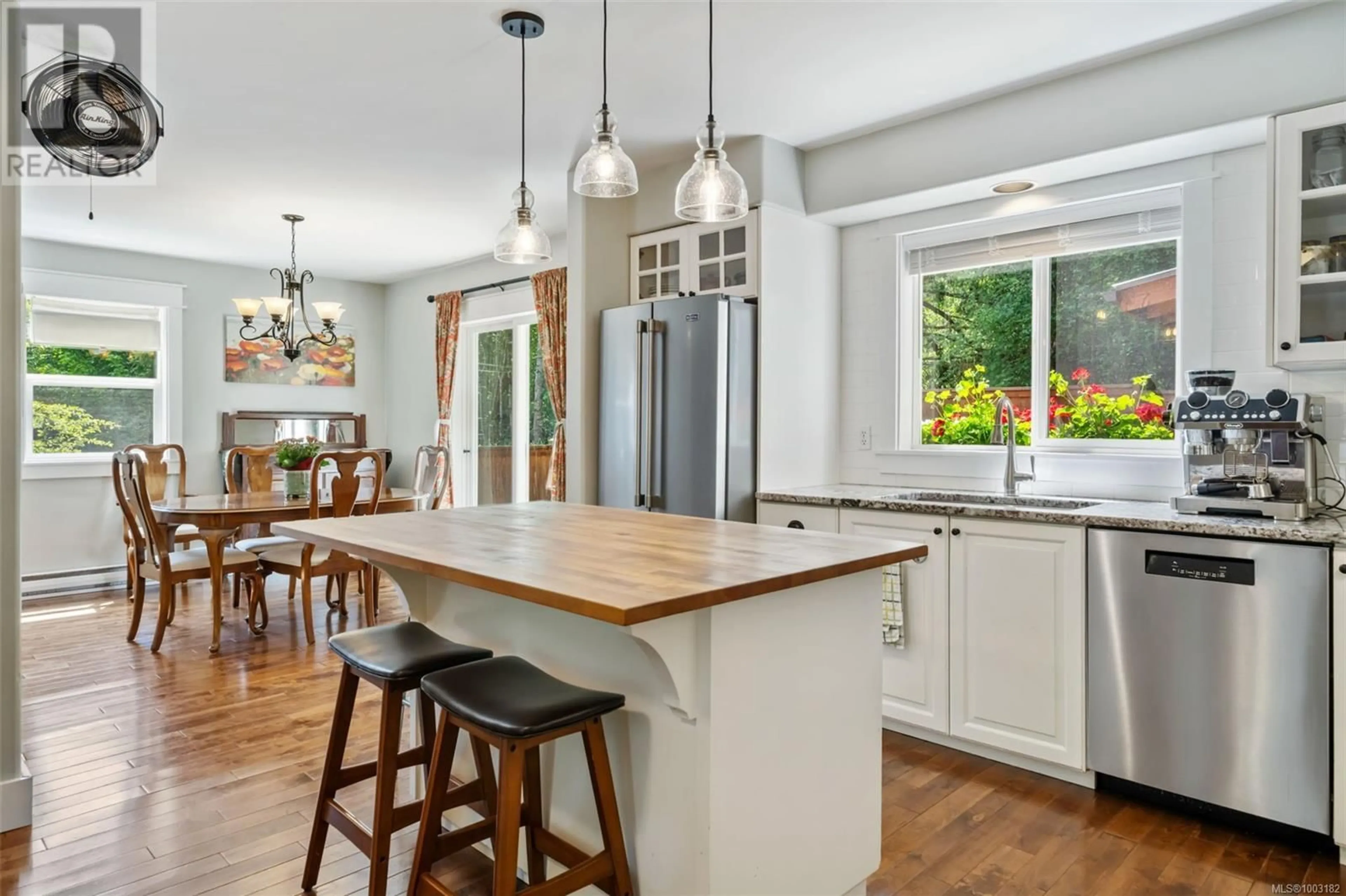 Open concept kitchen, unknown for 100 COMIAKEN AVENUE, Lake Cowichan British Columbia V0R2G0