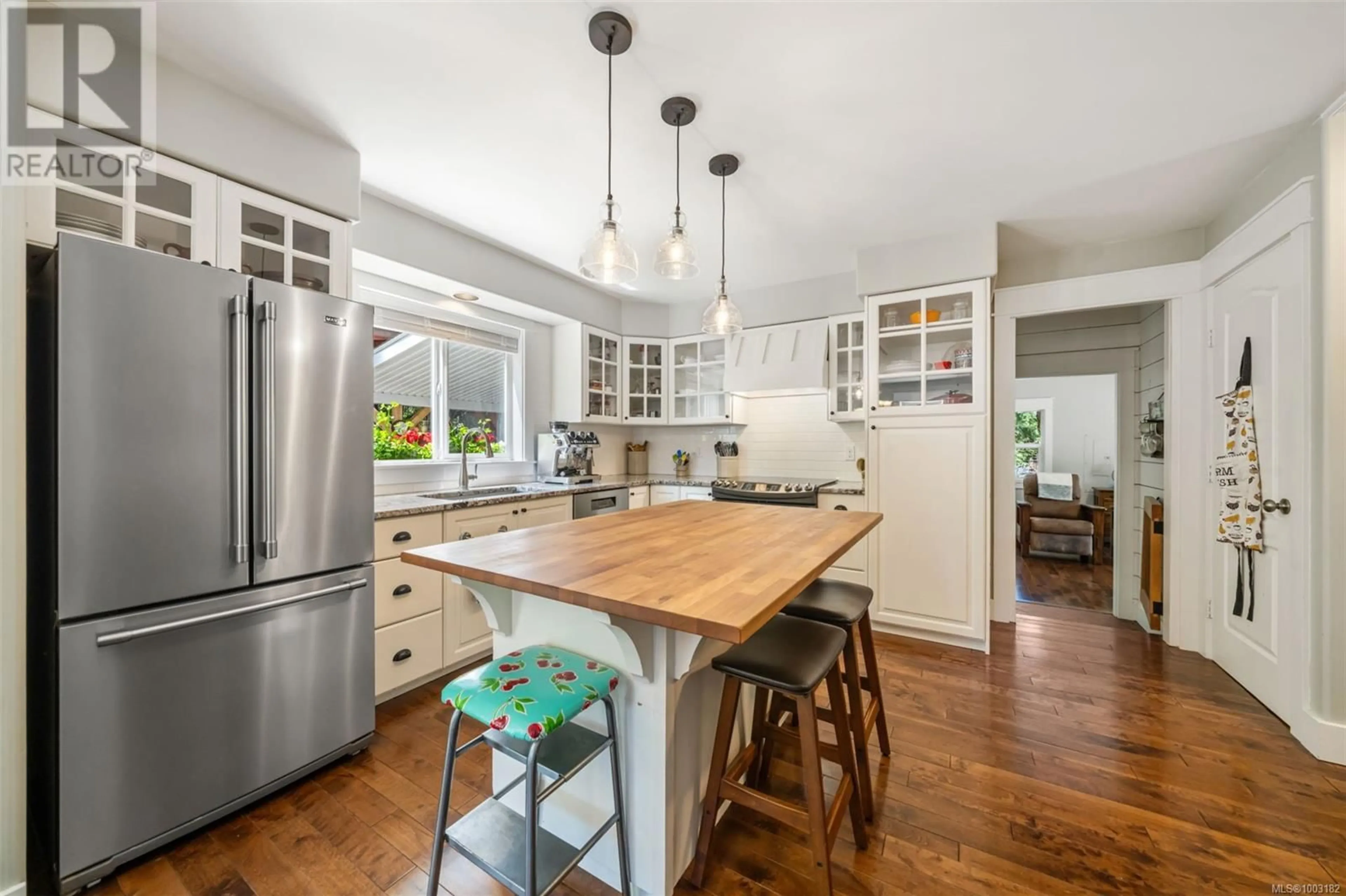 Open concept kitchen, unknown for 100 COMIAKEN AVENUE, Lake Cowichan British Columbia V0R2G0