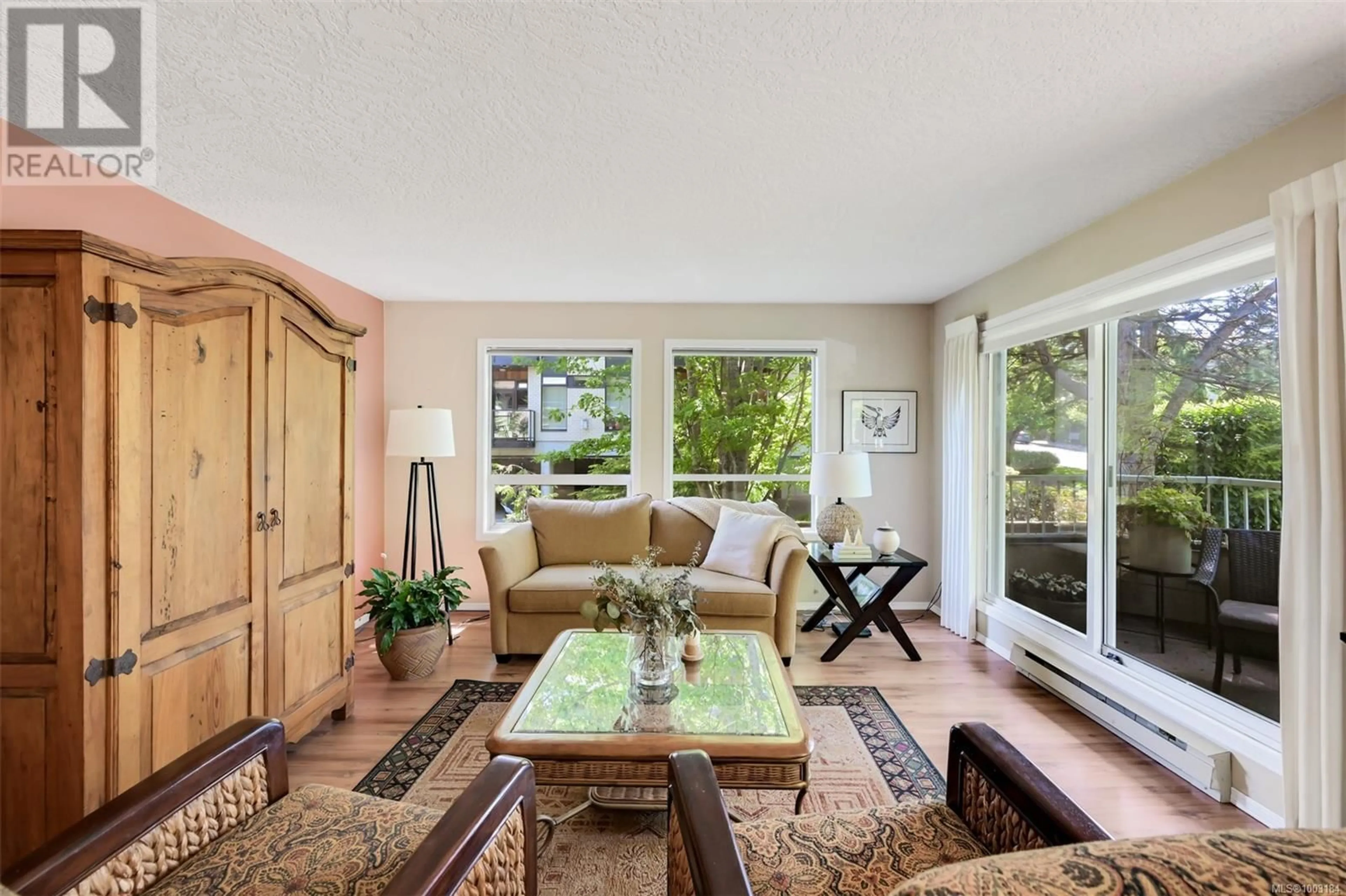 Living room with furniture, unknown for 205 - 3263 ALDER STREET, Saanich British Columbia V8X1P3