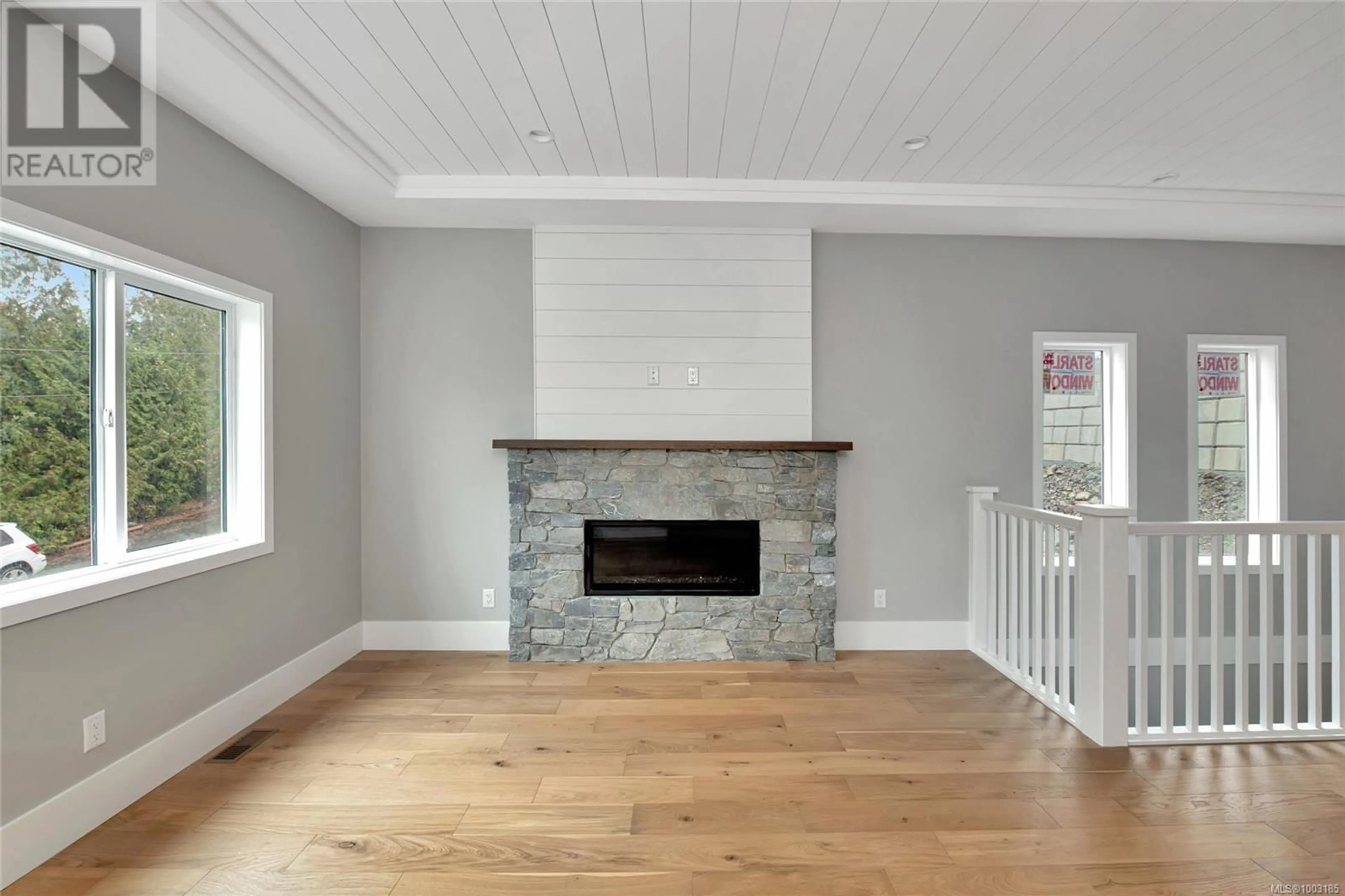 Living room with furniture, wood/laminate floor for 862 TOMACK LOOP, Langford British Columbia V9C3X3