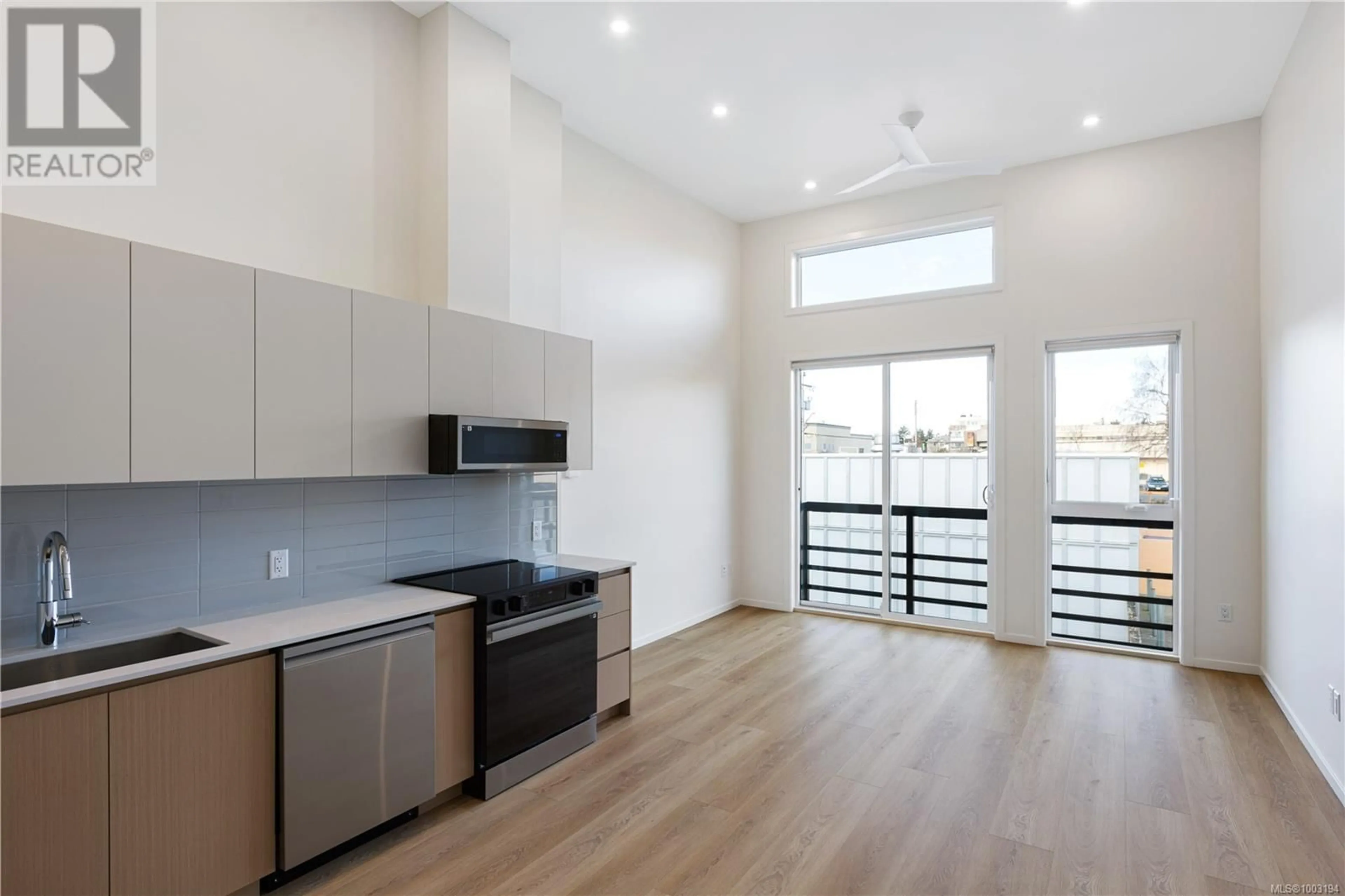Open concept kitchen, wood/laminate floor for 207 - 2374 OAKVILLE AVENUE, Sidney British Columbia V8L1V5