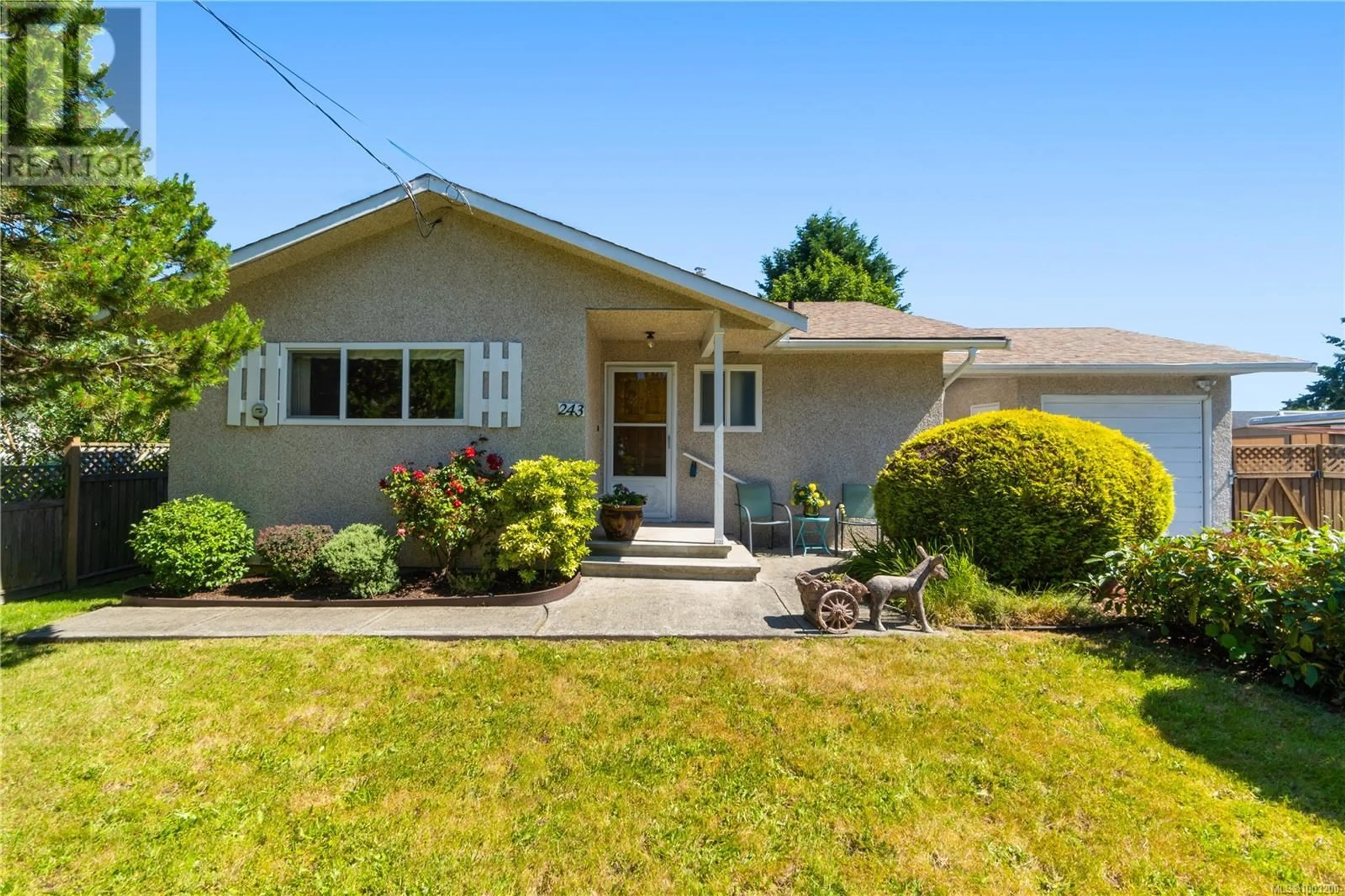 Home with vinyl exterior material, street for 243 HICKEY AVENUE, Parksville British Columbia V9P1J7
