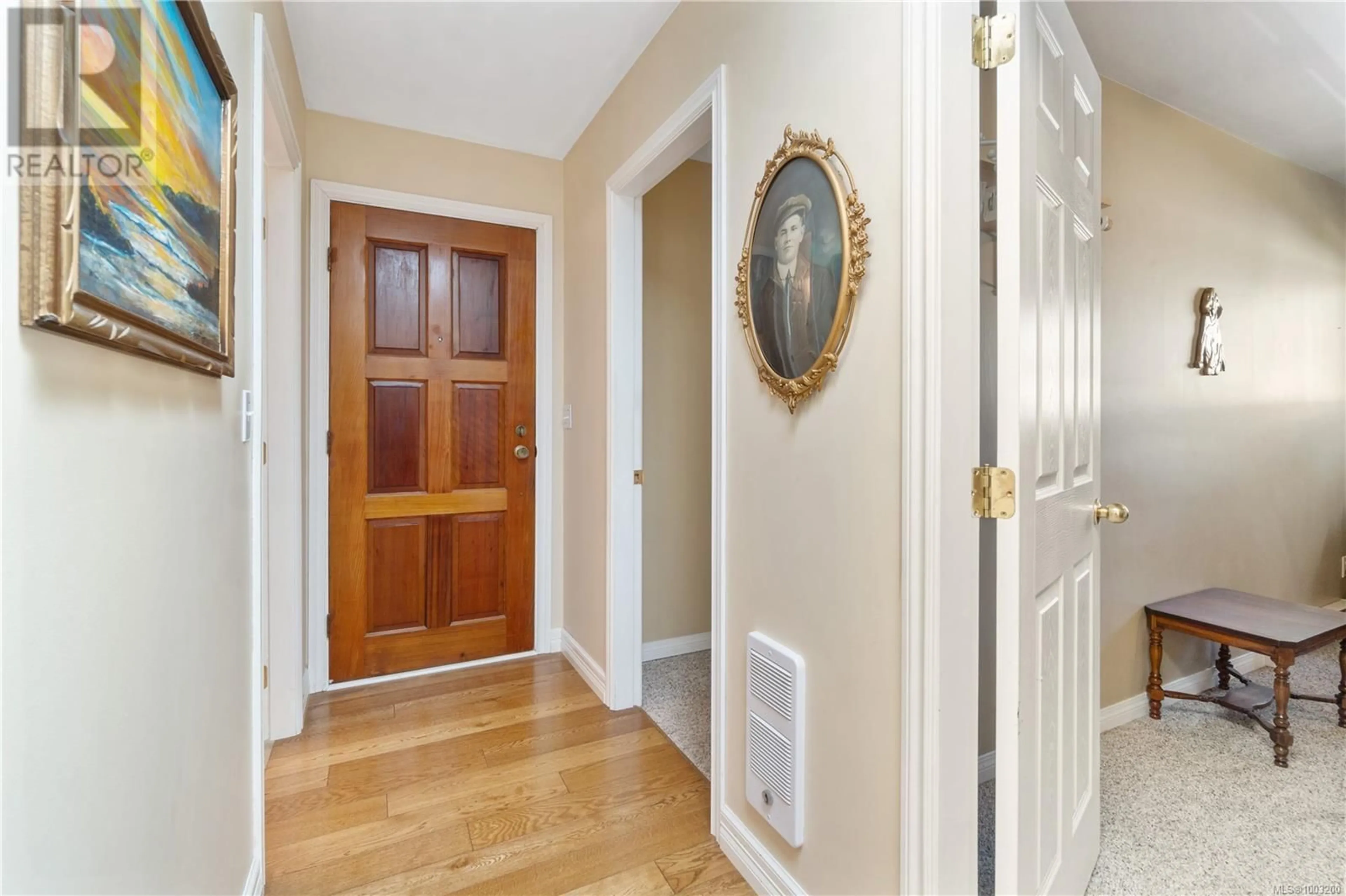 Indoor entryway for 243 HICKEY AVENUE, Parksville British Columbia V9P1J7
