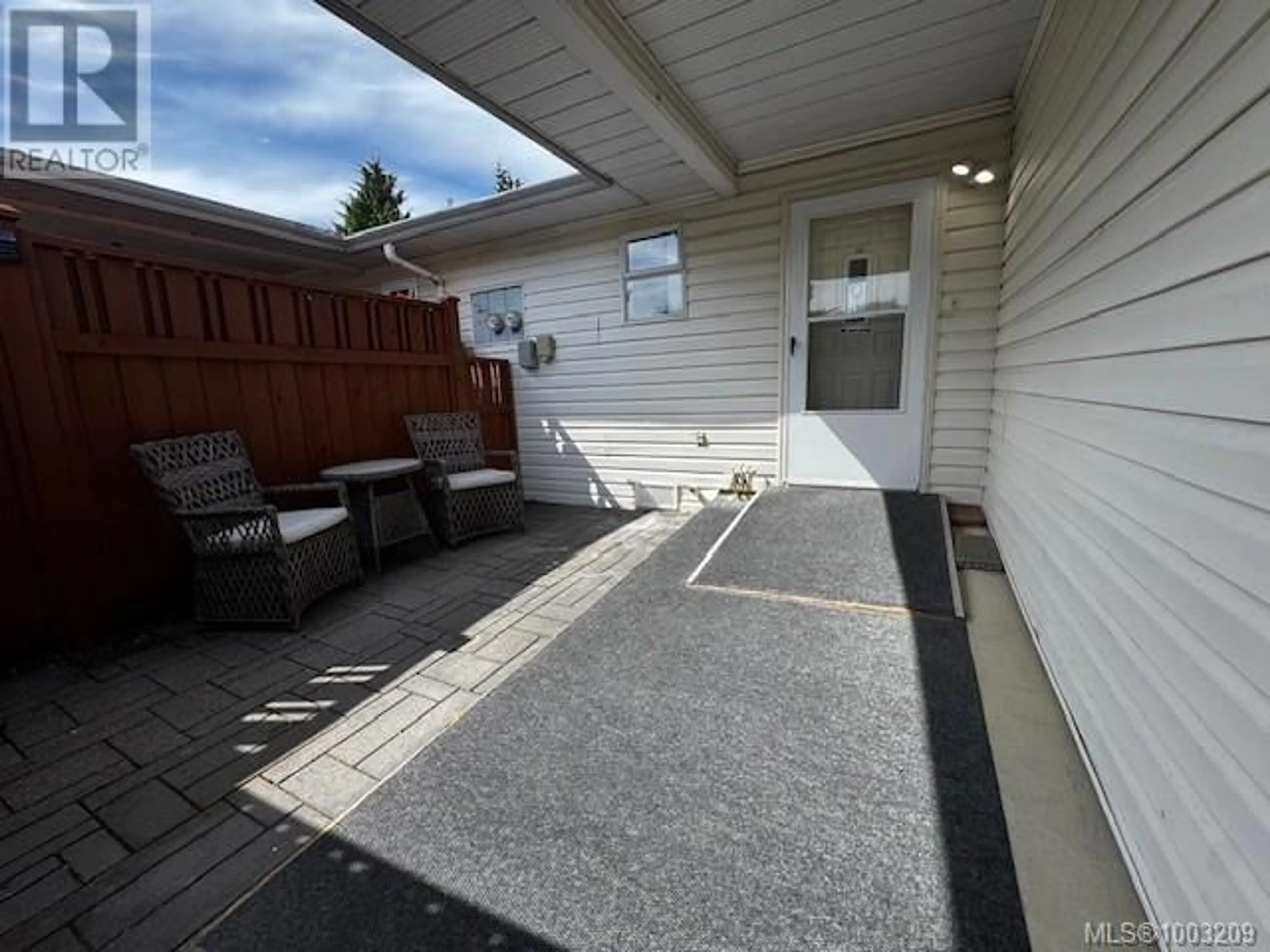 Patio, street for A - 2016 BOLT AVENUE, Comox British Columbia V9M1Z8