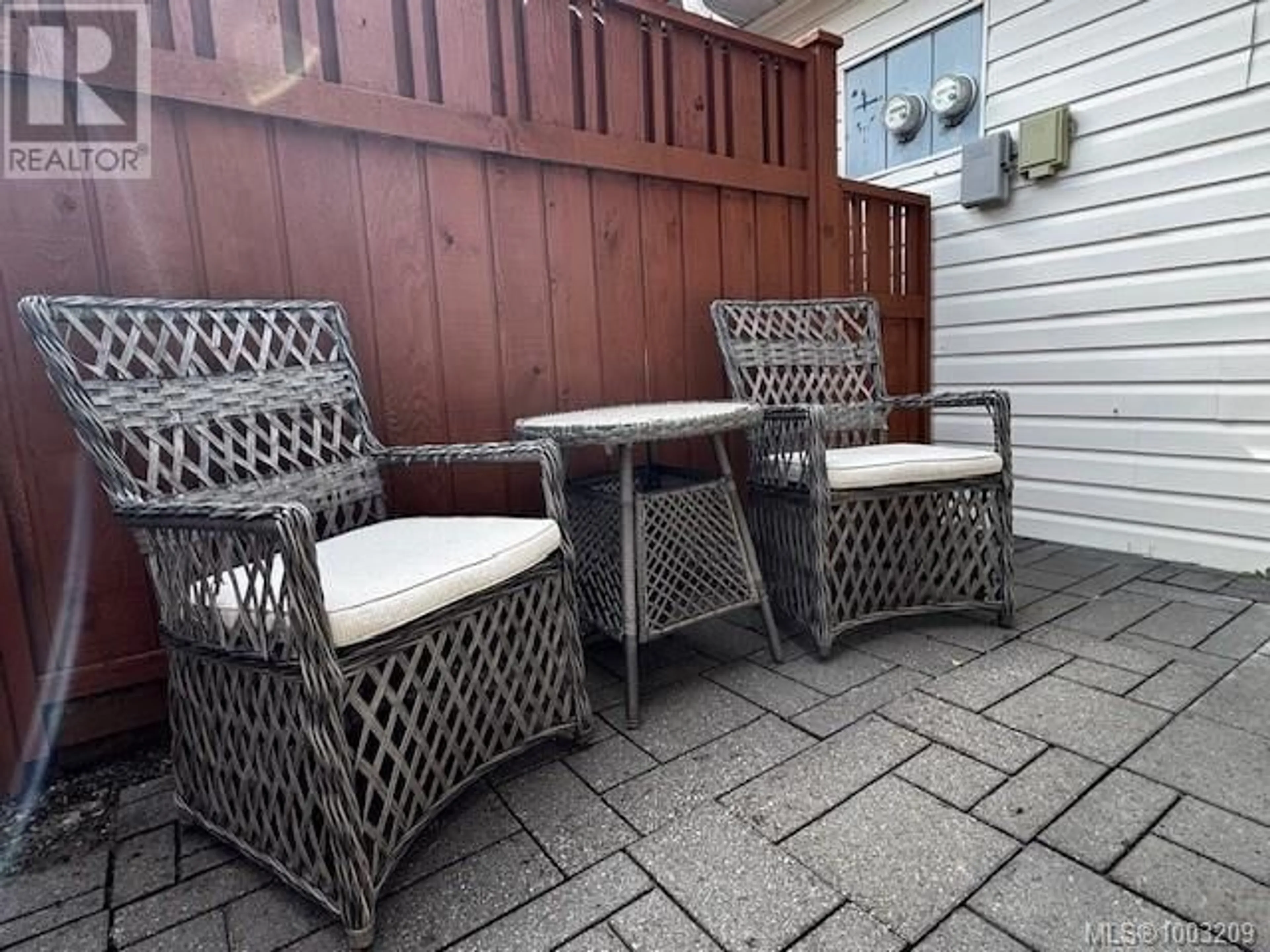 Patio, street for A - 2016 BOLT AVENUE, Comox British Columbia V9M1Z8