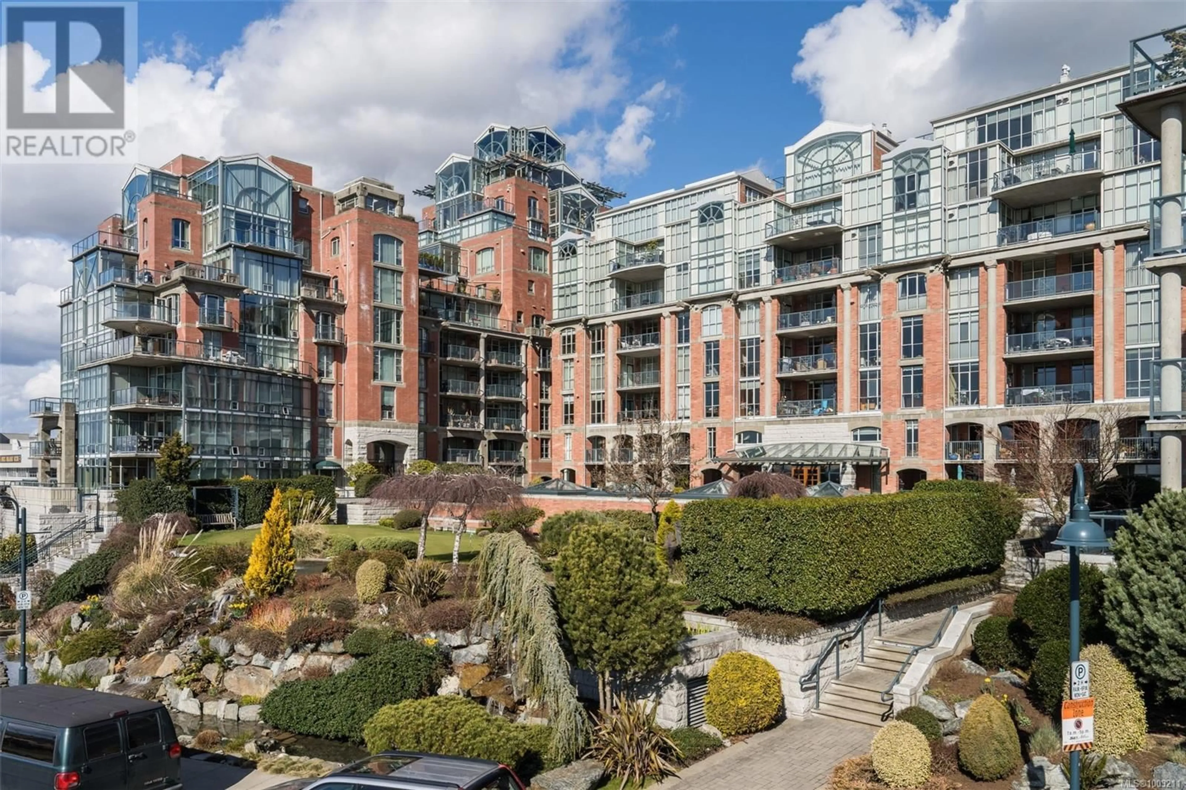 A pic from outside/outdoor area/front of a property/back of a property/a pic from drone, city buildings view from balcony for 410 - 21 DALLAS ROAD, Victoria British Columbia V8V4Z9