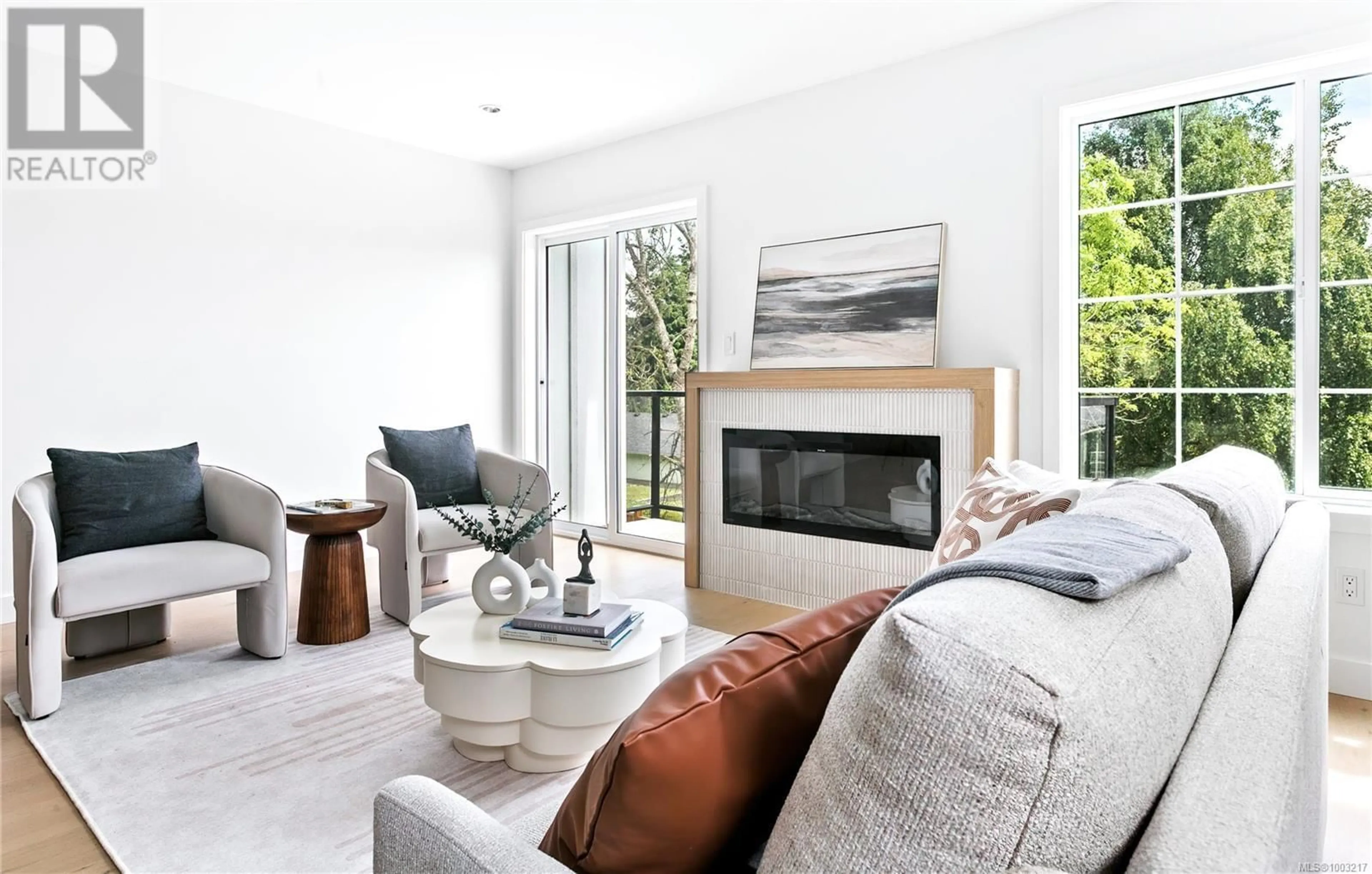 Living room with furniture, unknown for Unit 3 - 3907 CEDAR HILL ROAD, Saanich British Columbia V8P3Z8