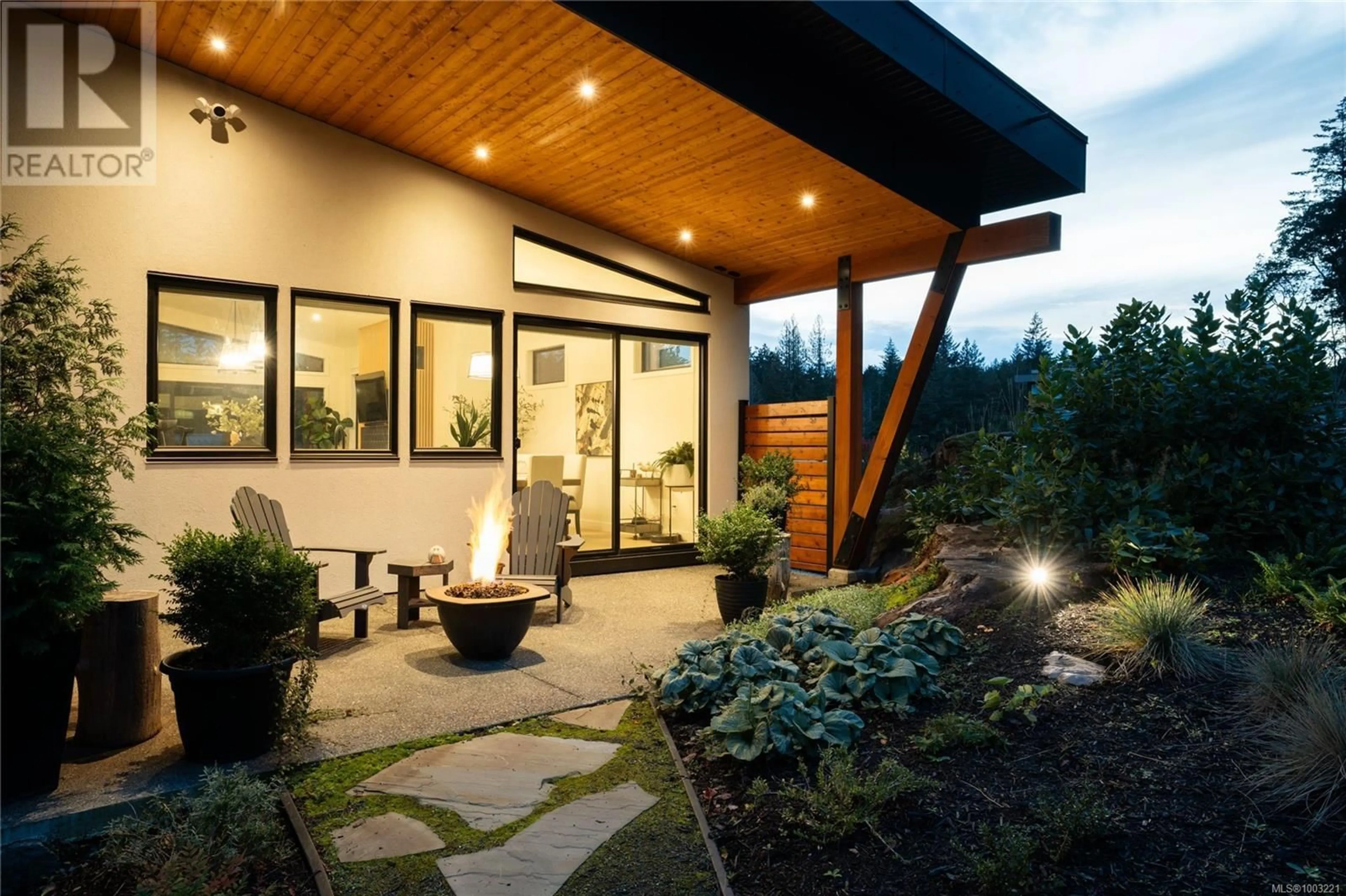 Patio, mountain view for 640 MEDALIST AVENUE, Colwood British Columbia V9C0C3