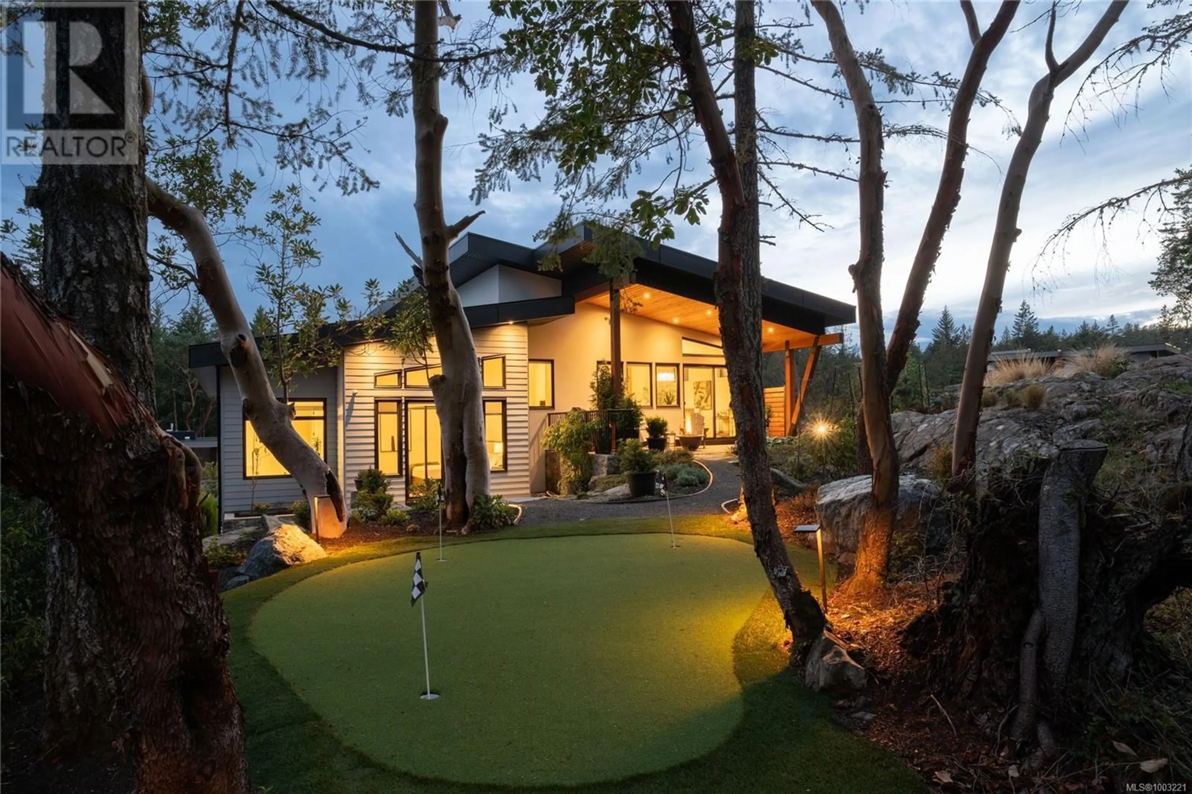 Patio, street for 640 MEDALIST AVENUE, Colwood British Columbia V9C0C3