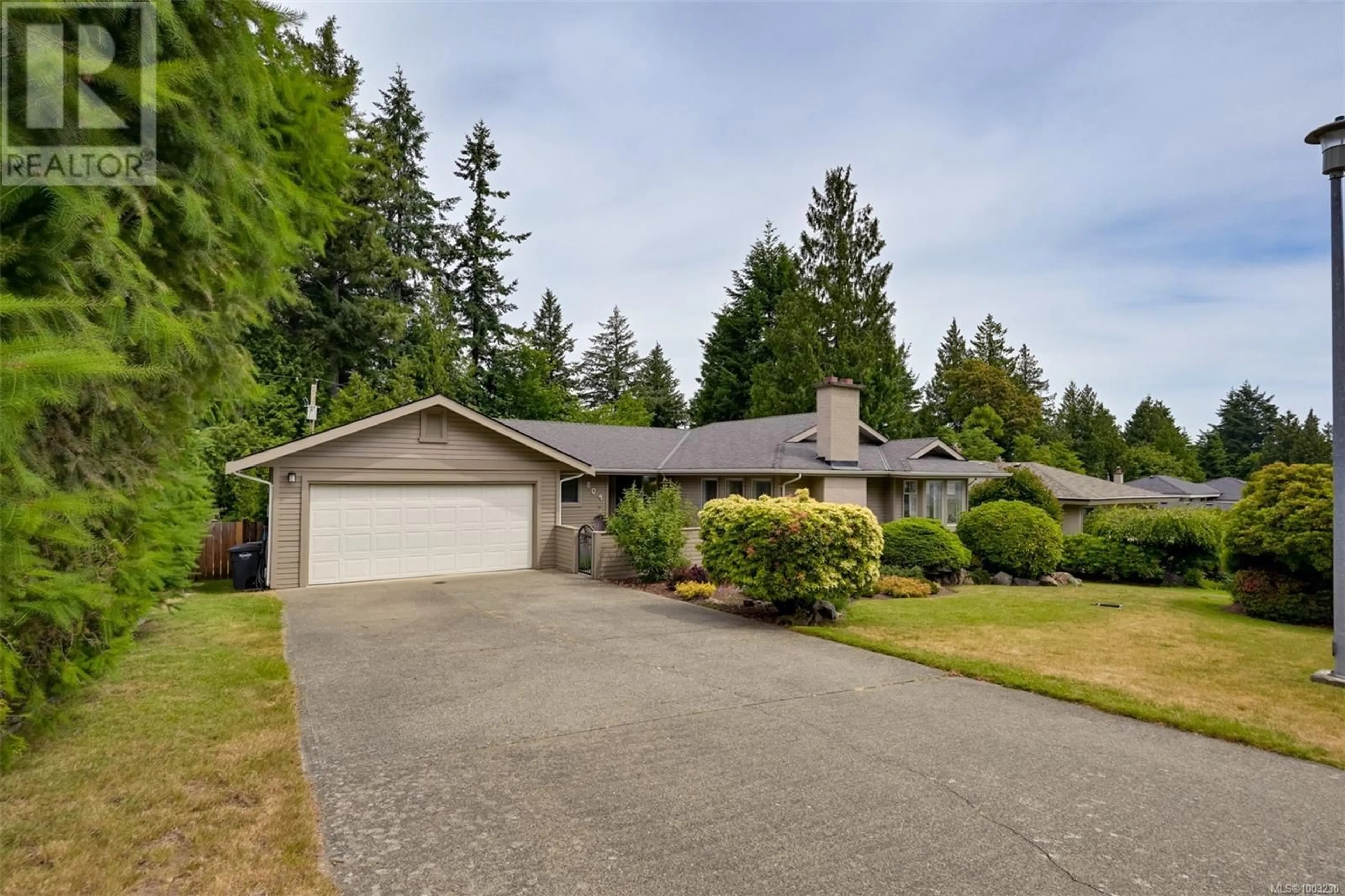 A pic from outside/outdoor area/front of a property/back of a property/a pic from drone, street for 804 SEAMIST PLACE, Saanich British Columbia V8Y2R4