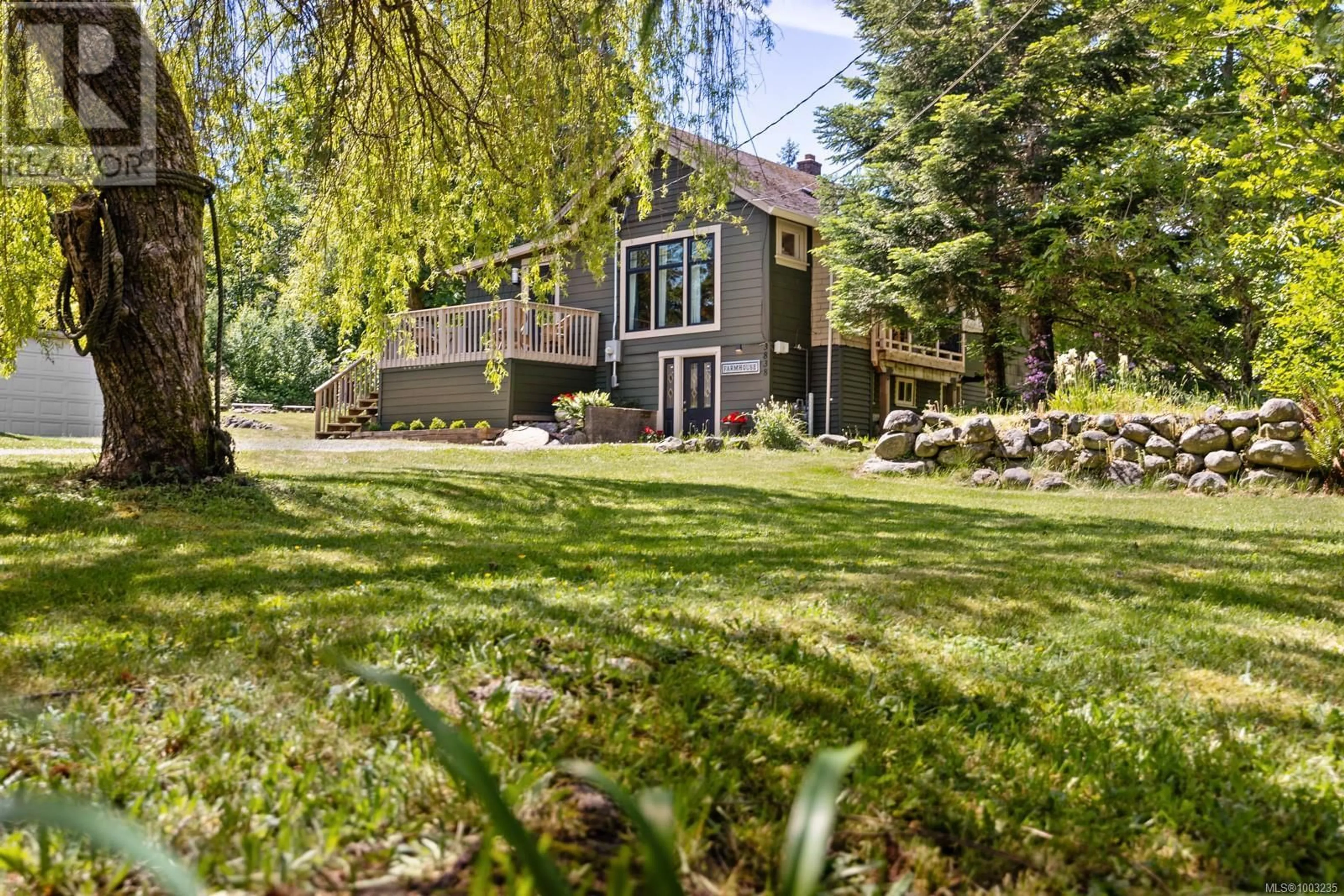 A pic from outside/outdoor area/front of a property/back of a property/a pic from drone, water/lake/river/ocean view for 3838 ROYSTON ROAD, Royston British Columbia V0R2V0