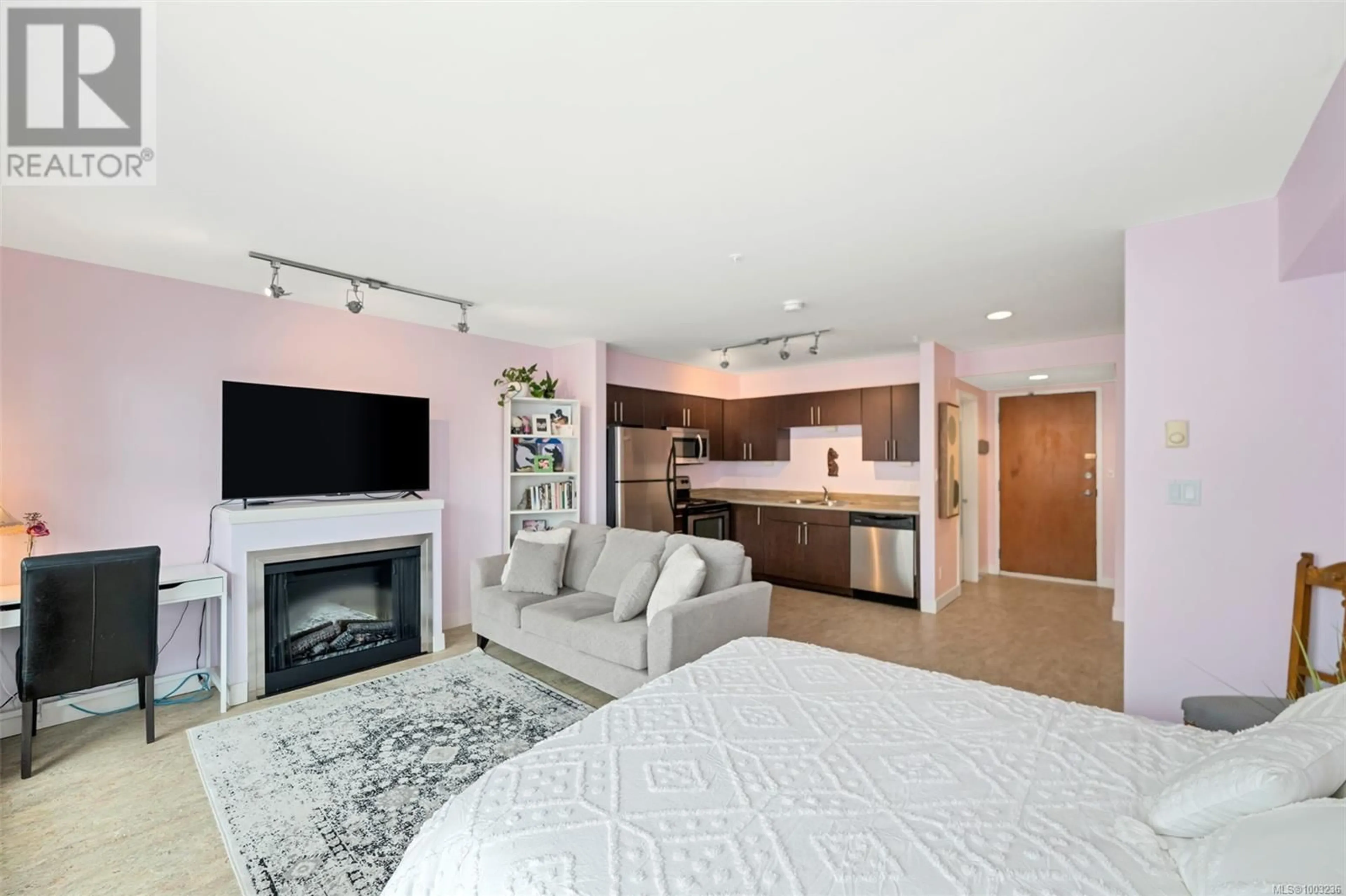 Living room with furniture, unknown for 316 - 797 TYEE ROAD, Victoria British Columbia V9A7R4