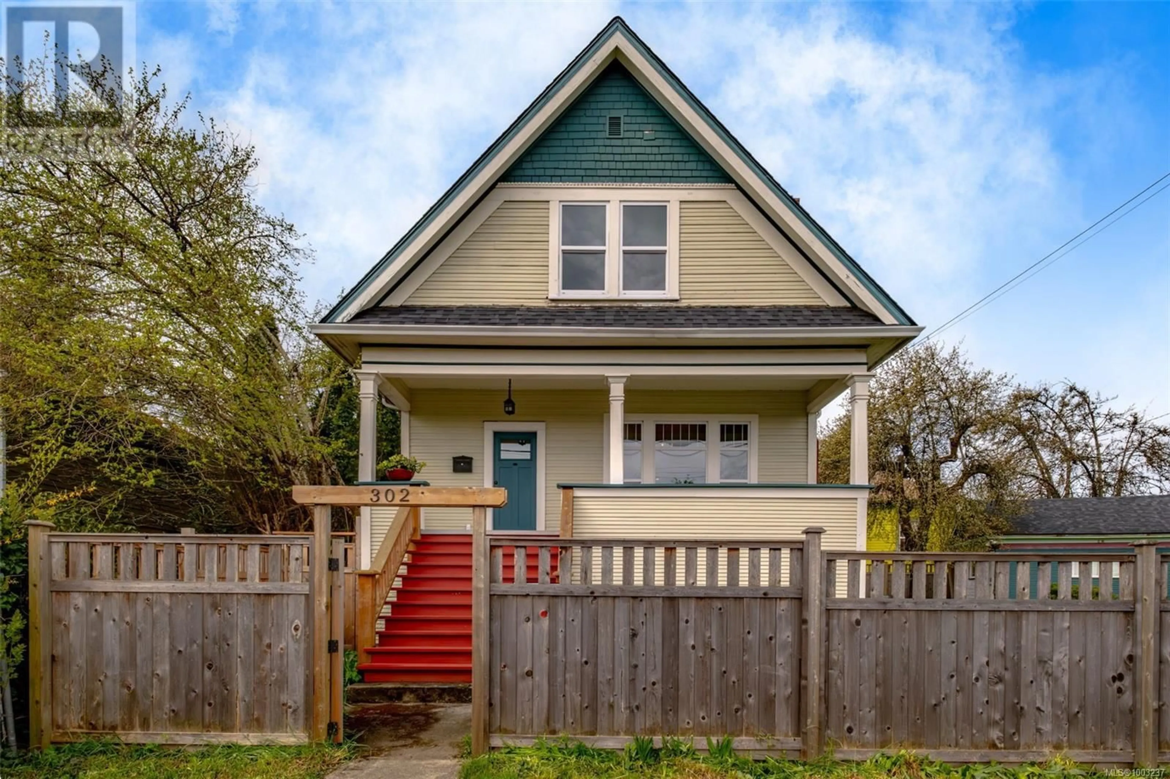 Home with vinyl exterior material, street for 302 VICTORIA ROAD, Nanaimo British Columbia V9R4P9